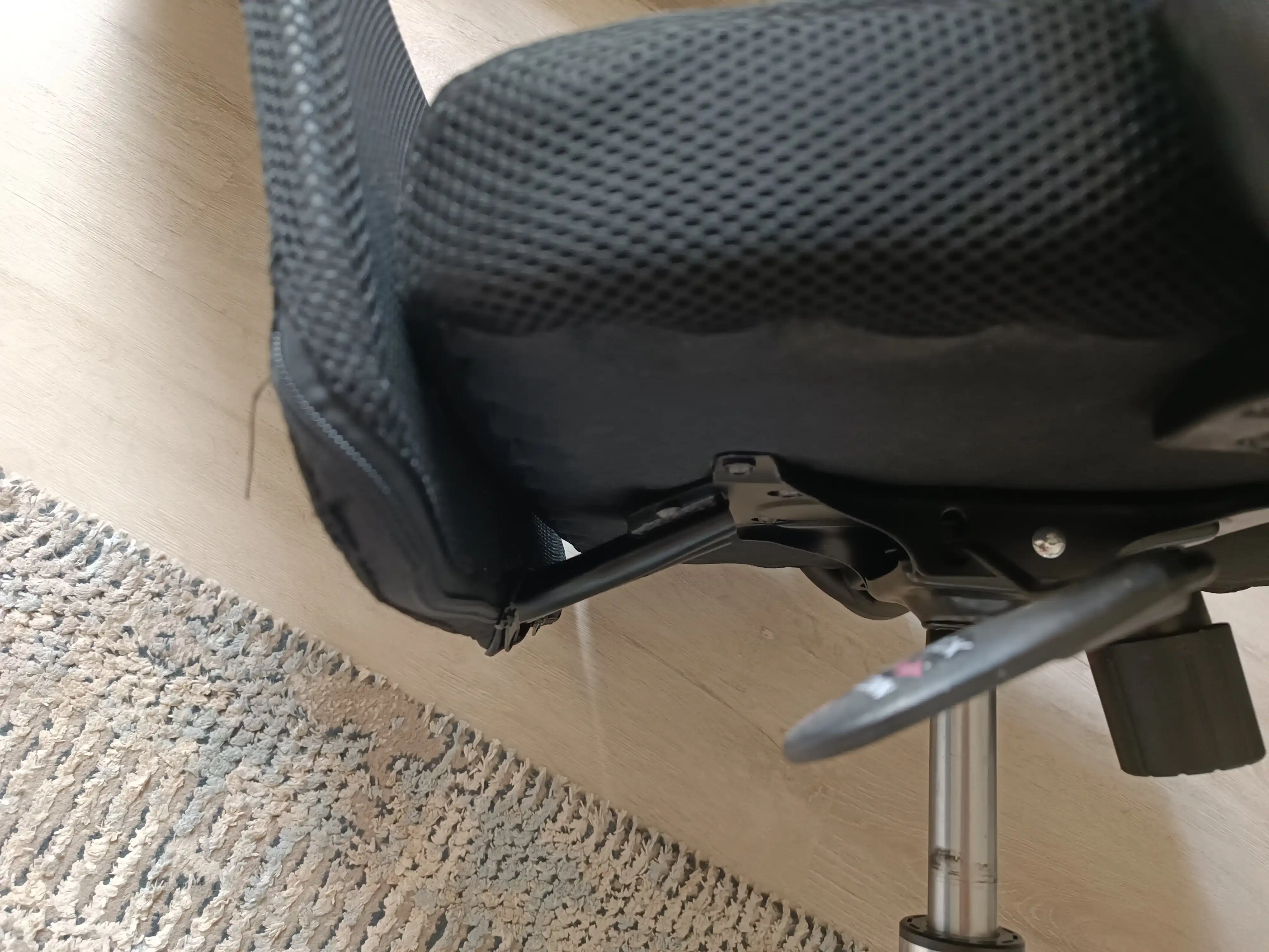 Ofis, uy va boshqa xonalar uchun kreslolar, kompyuter kreslolari