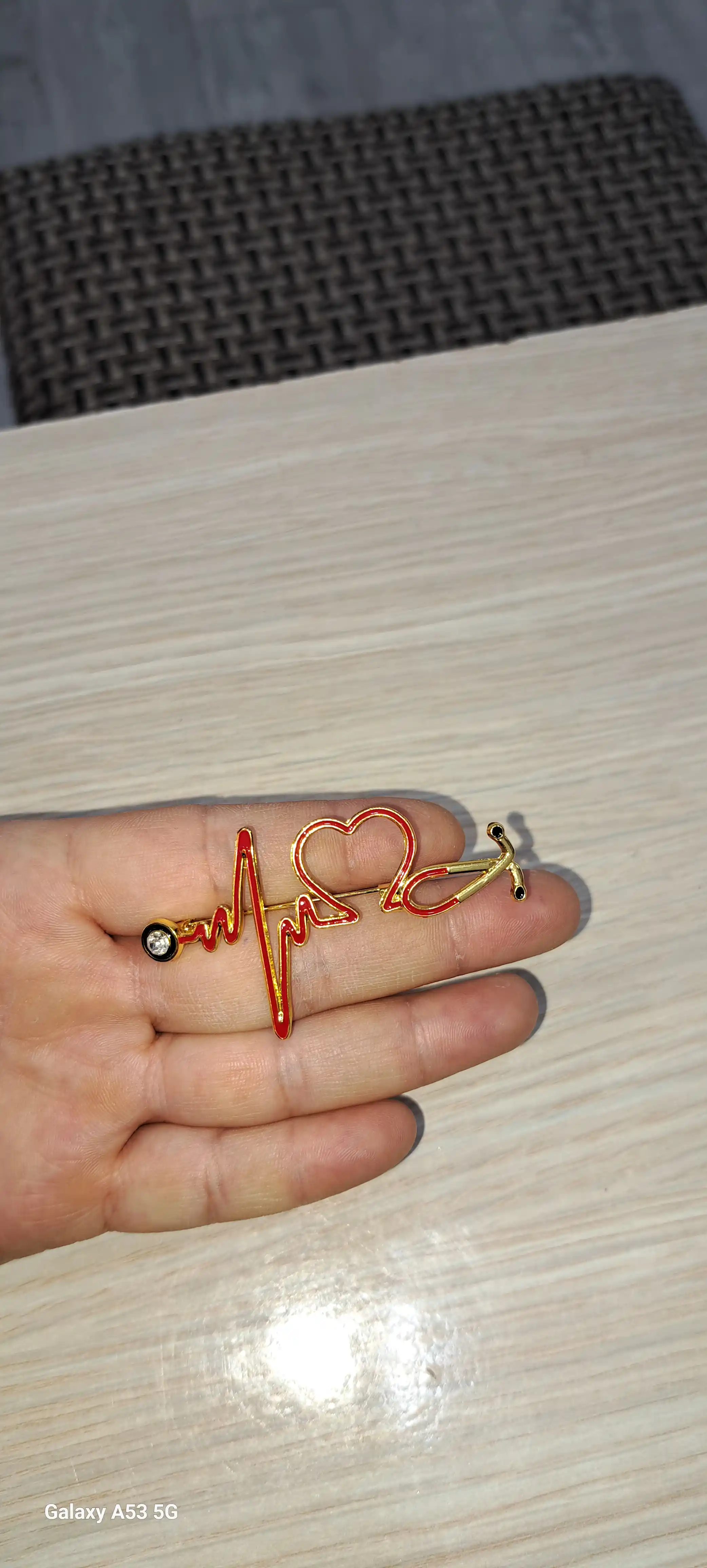 Metall nishonlar, pin, znachok "Doktor, yurak, stetoskop, stomatologiya, kimyo, tibbiyot"