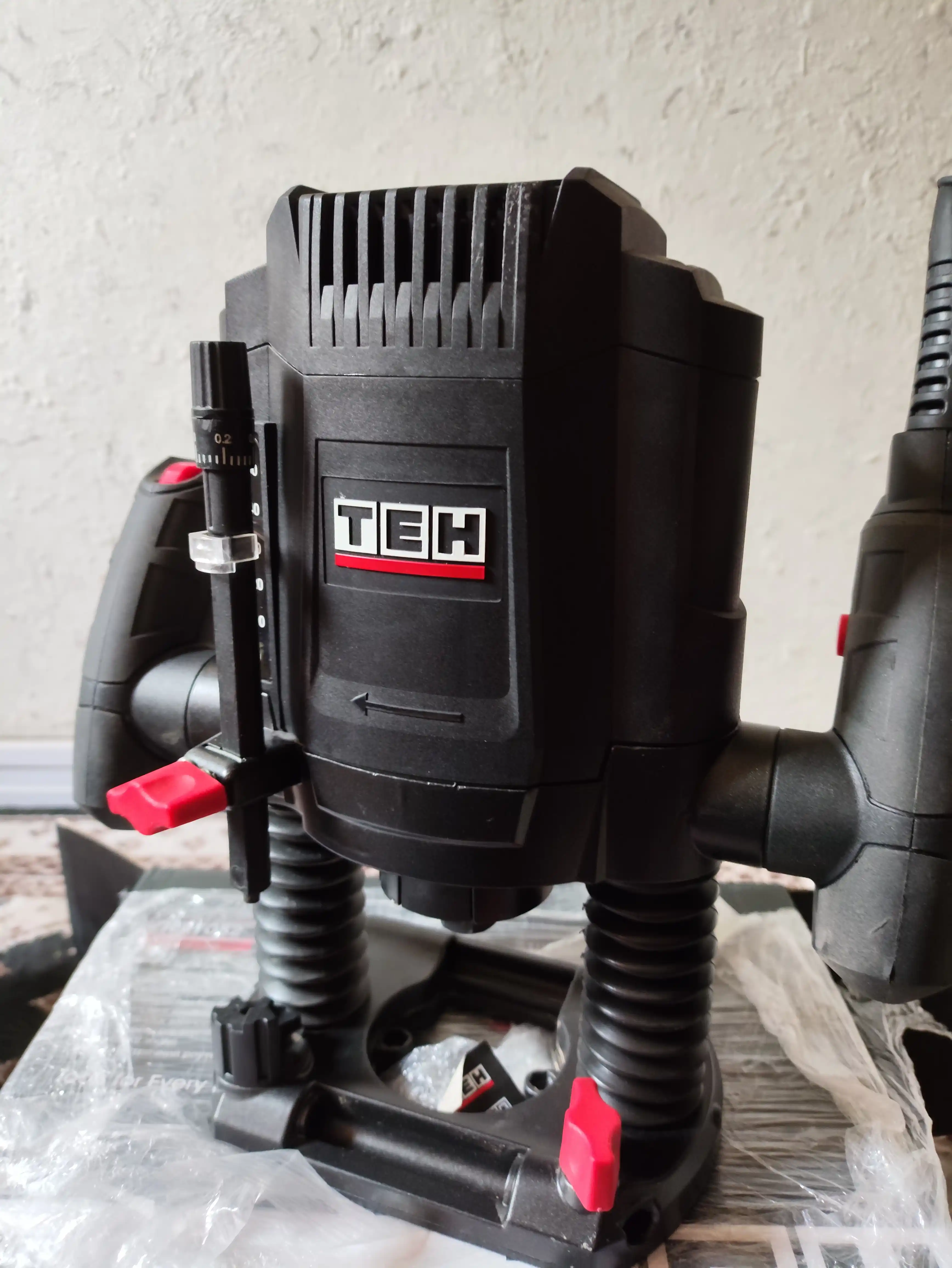 Elektr frezer TEH TER7082, 1200 Vt, 30000 ob-min, patron 6-8 mm