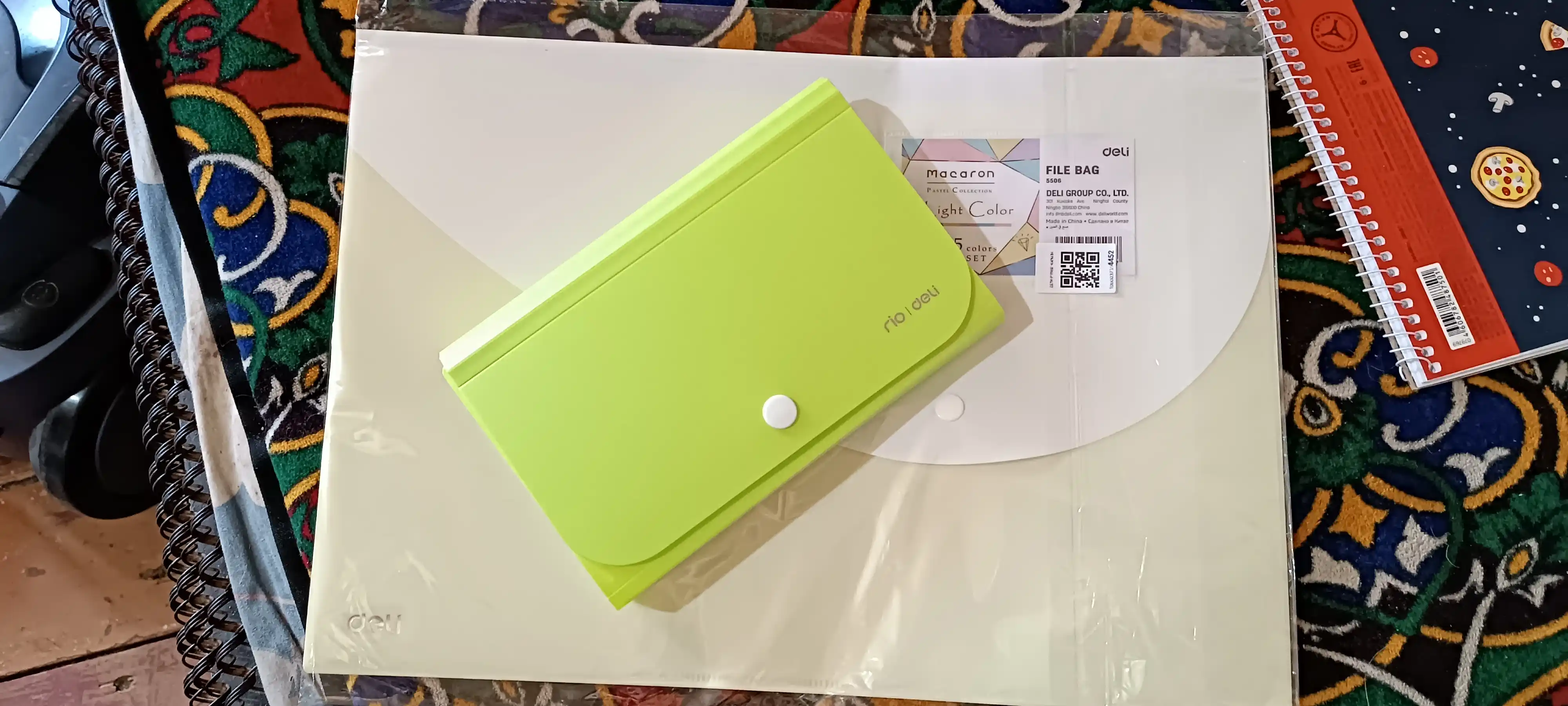 Papka А6, knopkali, Deli E5561
