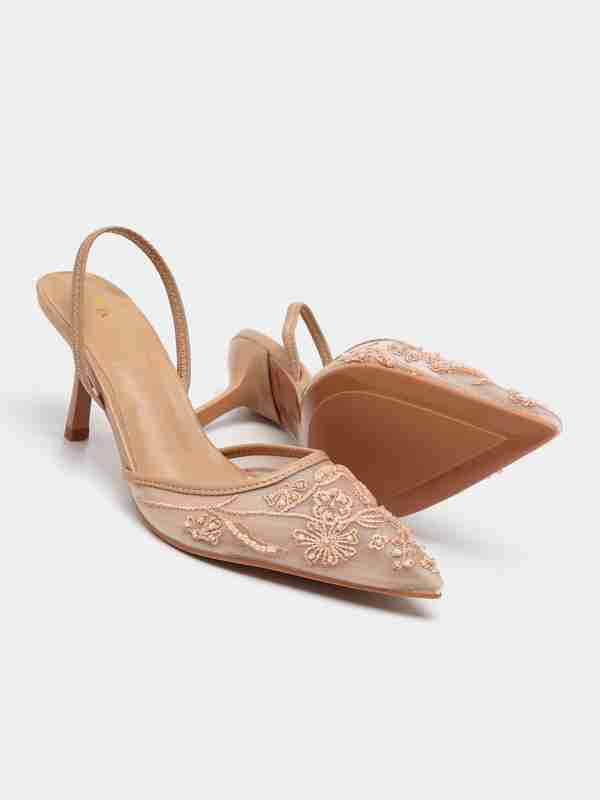 Jinsiy erkak ayolni qollarida ushlab turadi Rossiyada keksa ayollar porno video