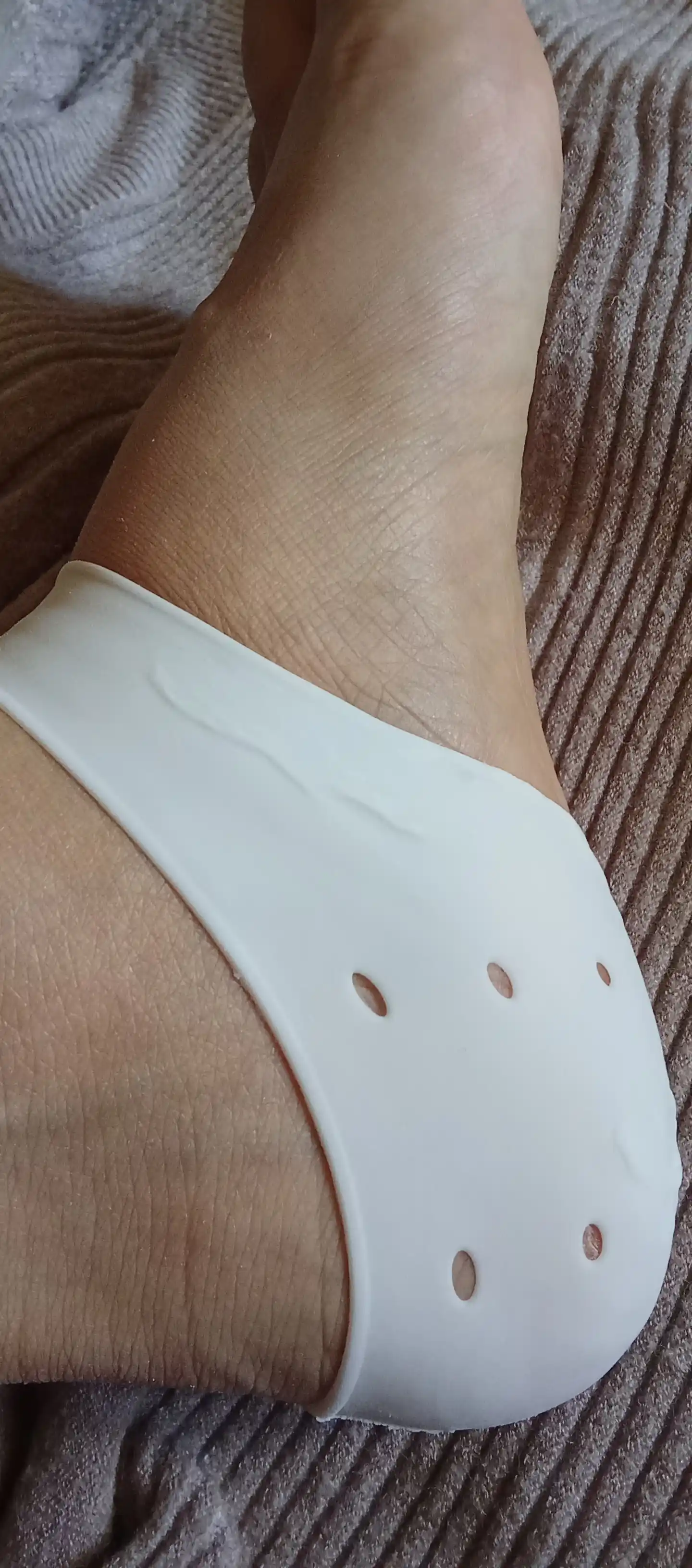 Tovon yoriqlarini davolovchi silikon paypoqlar, namlovchi kosmetik paypoqlar