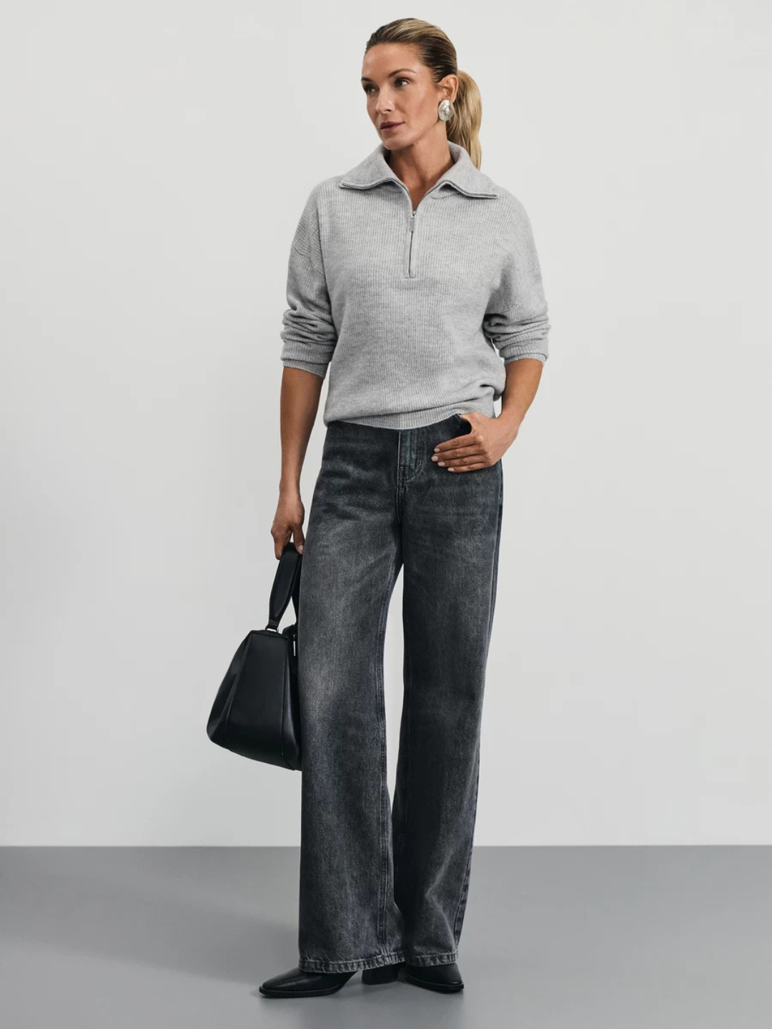 Tish chotkasini dumbamga yopishtirib qoydi