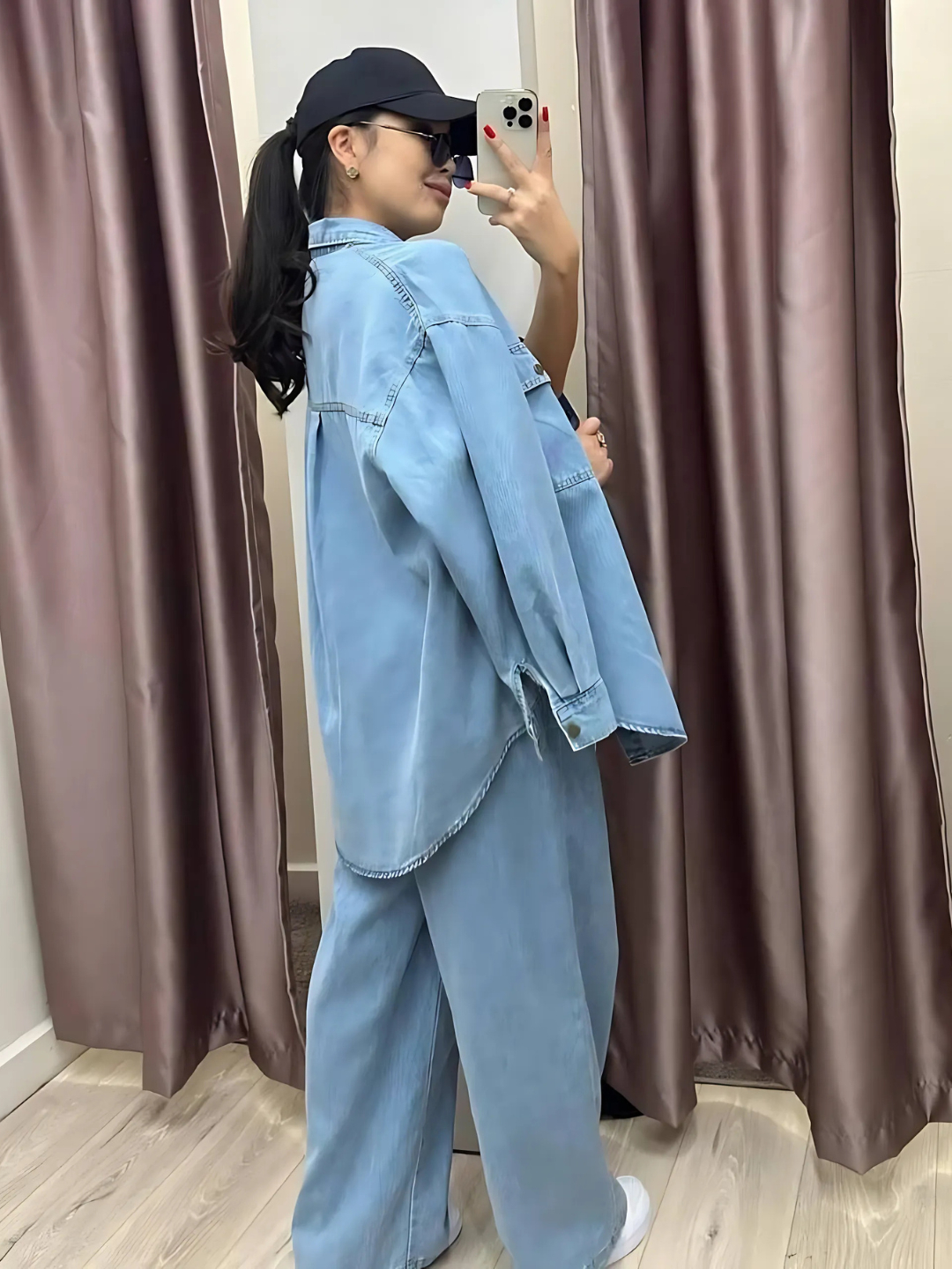 Guldarning erotik suratlari Hozirda Skype jinsiy aloqa