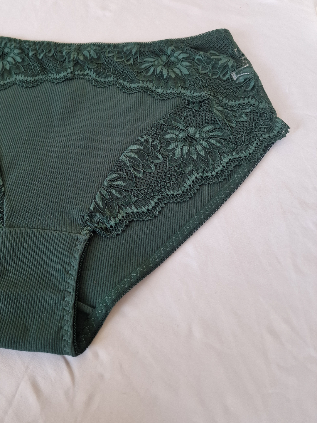 Ayollar uchun katta o‘lchamdagi 4XL–6XL trusiklar — ribana paxtadan qulaylik