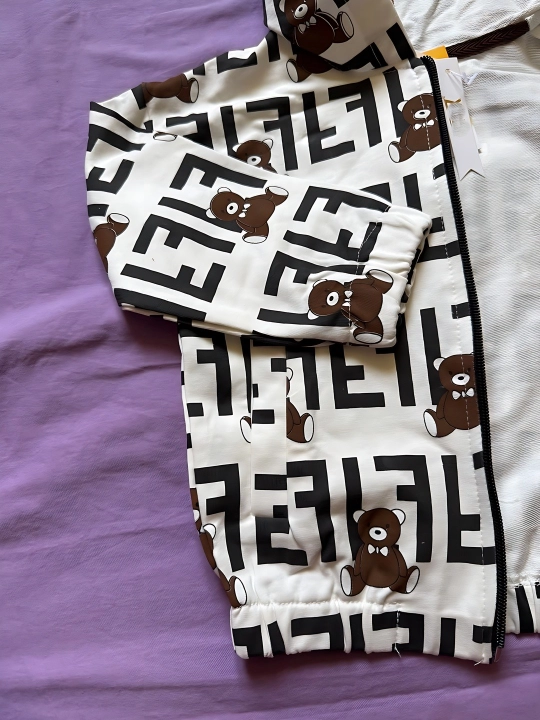Детская одежда Fendi, вы можете почувствовать ткань. 95% хлопок, 5% лайкра, R: 3-4-5-6 лет