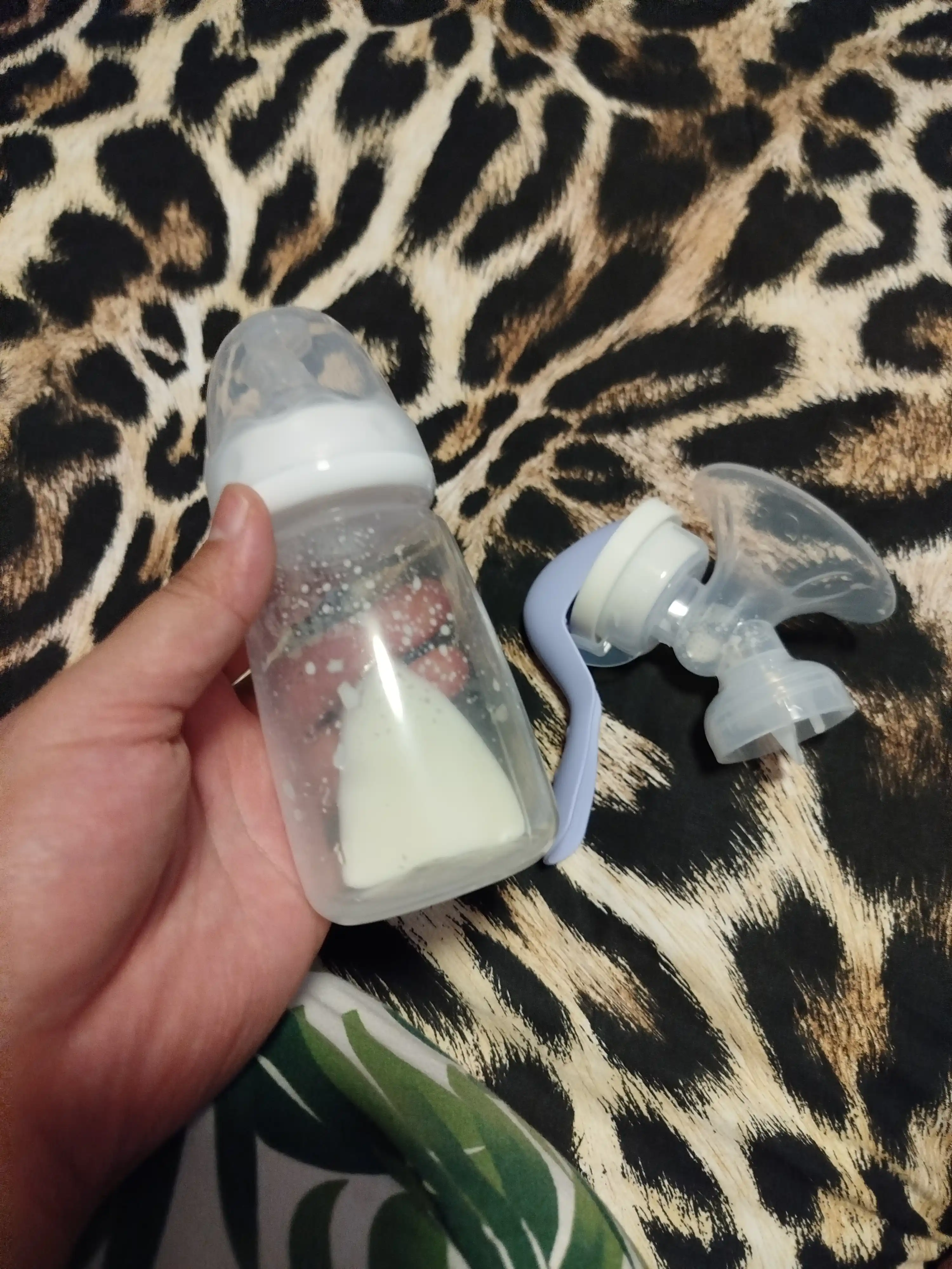 Sut sogadigan, mexanik qol sut soruvchi 2 tasi 1, butilkachasi bilan, 150 ml
