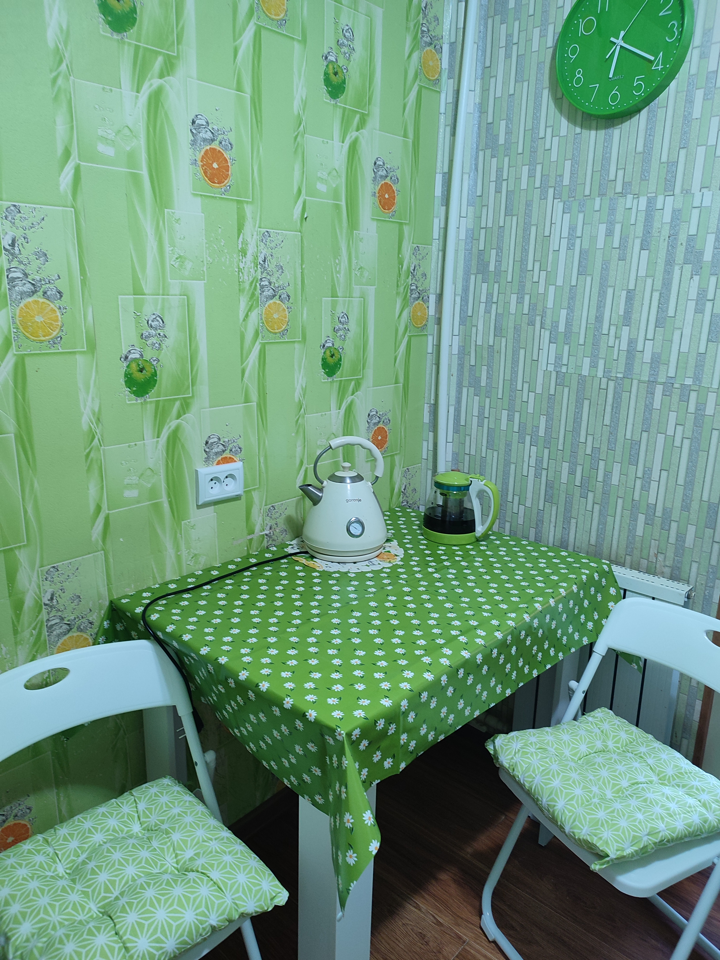 Oshxona va restoran, kafe uchun ixcham ovqatlanish stoli, 95 sm * 65 sm * 76 sm