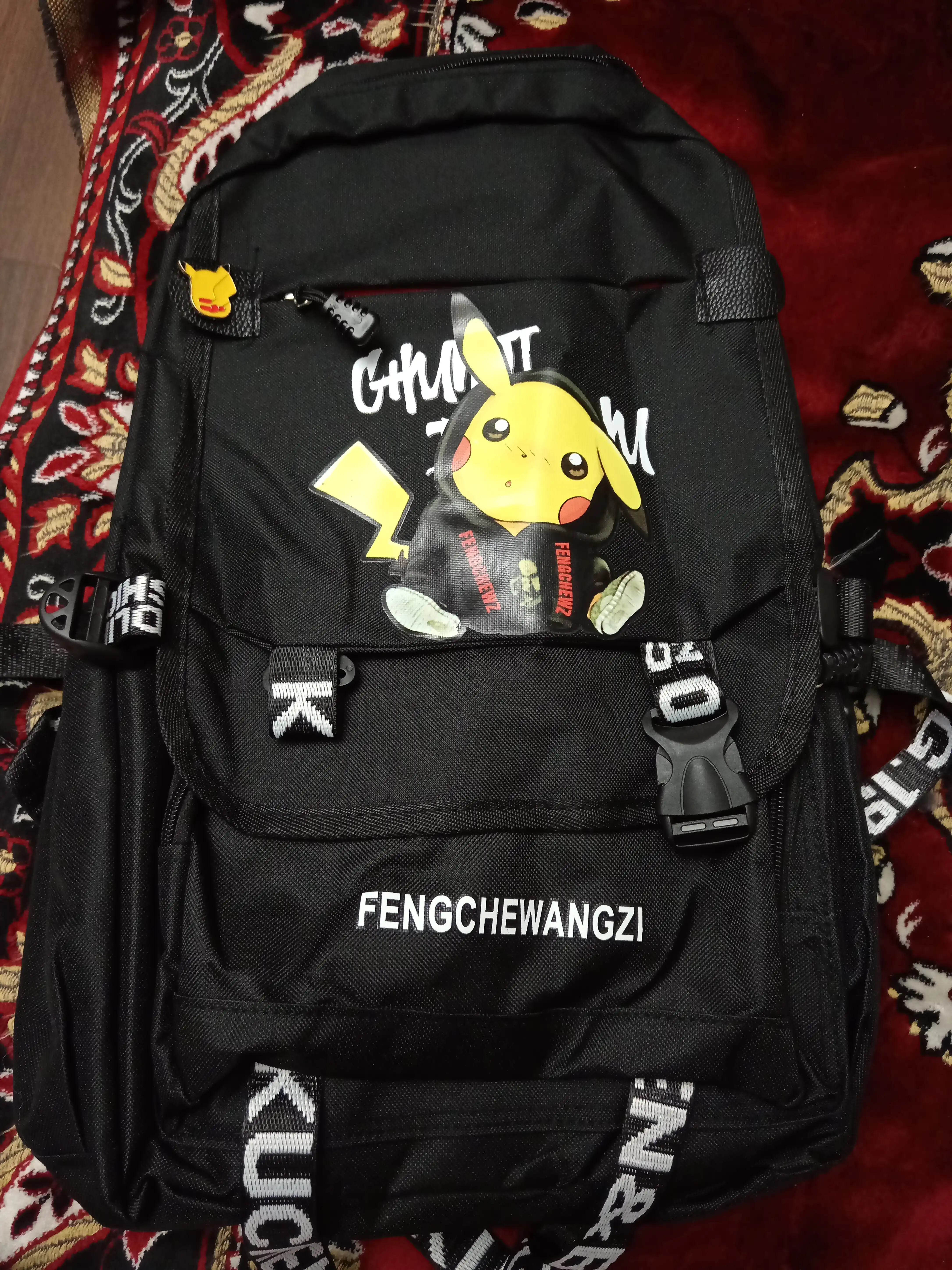 Universal, shahar, o‘qish, sayohat, kundalik, Pikachu ryukzagi