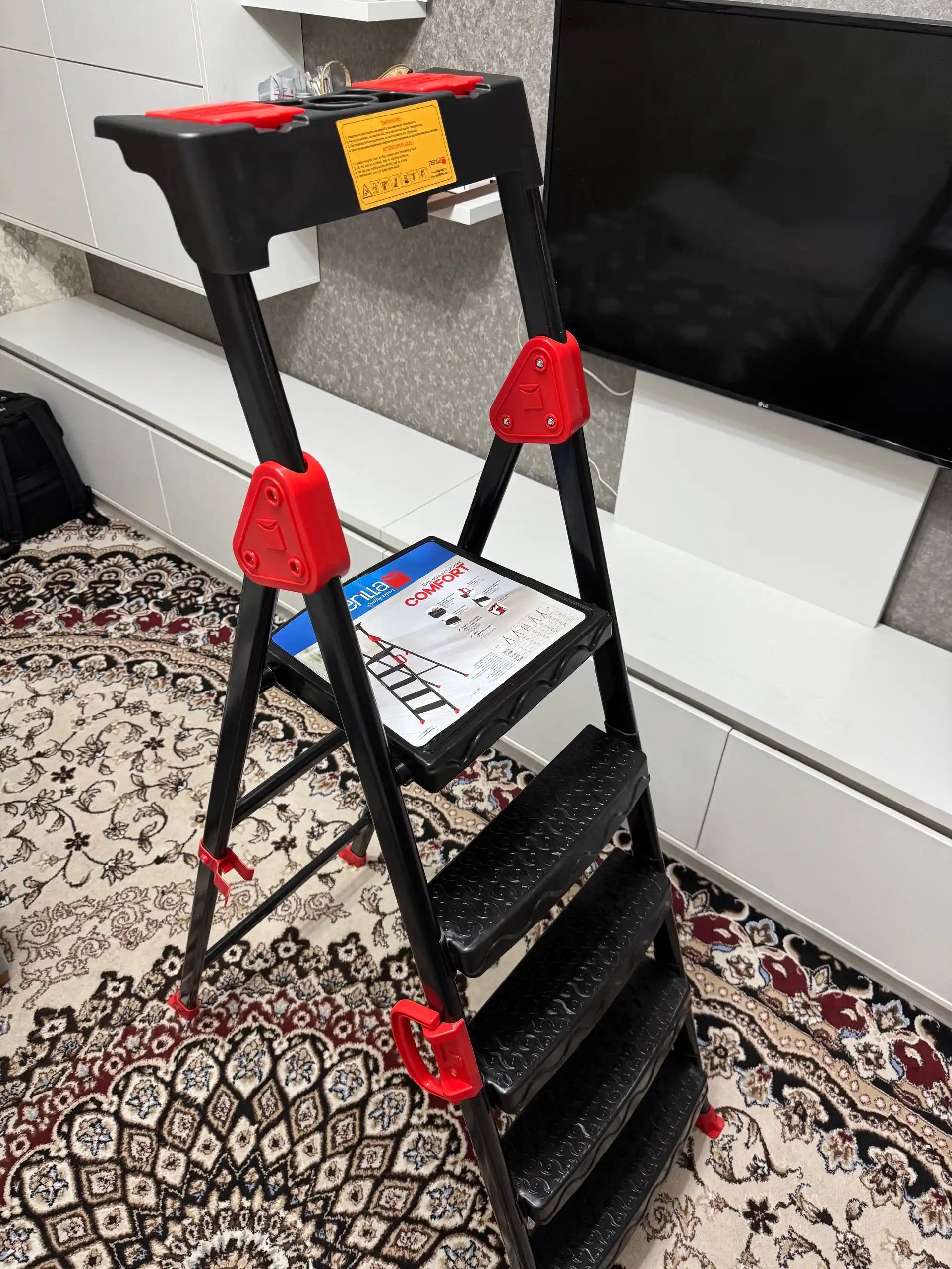 Perilla Comfort yigʻma narvon, qurilish narvoni, 250 kg gacha, lotok va tutqich bilan