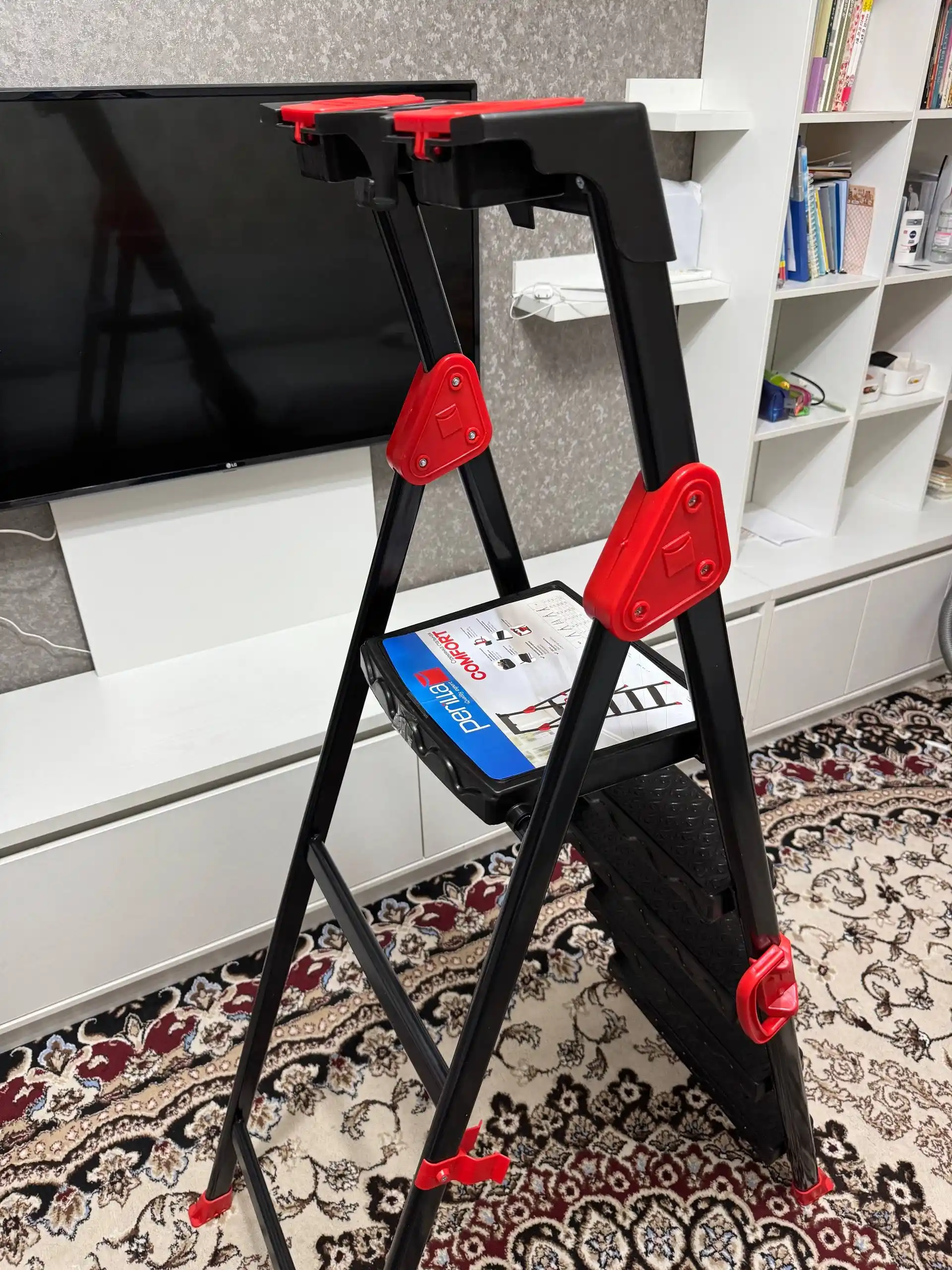 Perilla Comfort yigʻma narvon, qurilish narvoni, 250 kg gacha, lotok va tutqich bilan