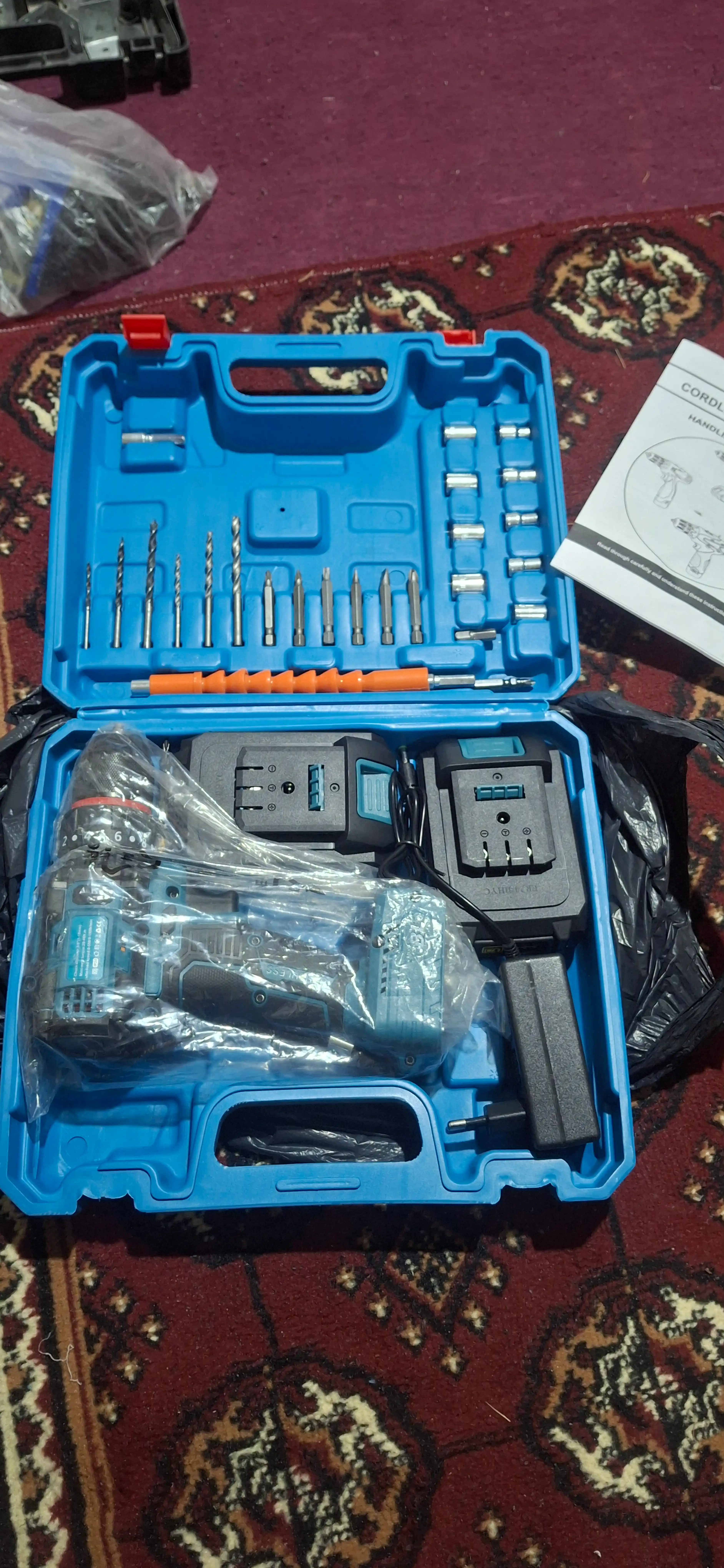 Professional shurupovert Makita, chotkasiz motor, akkumulyatorli,2 dona