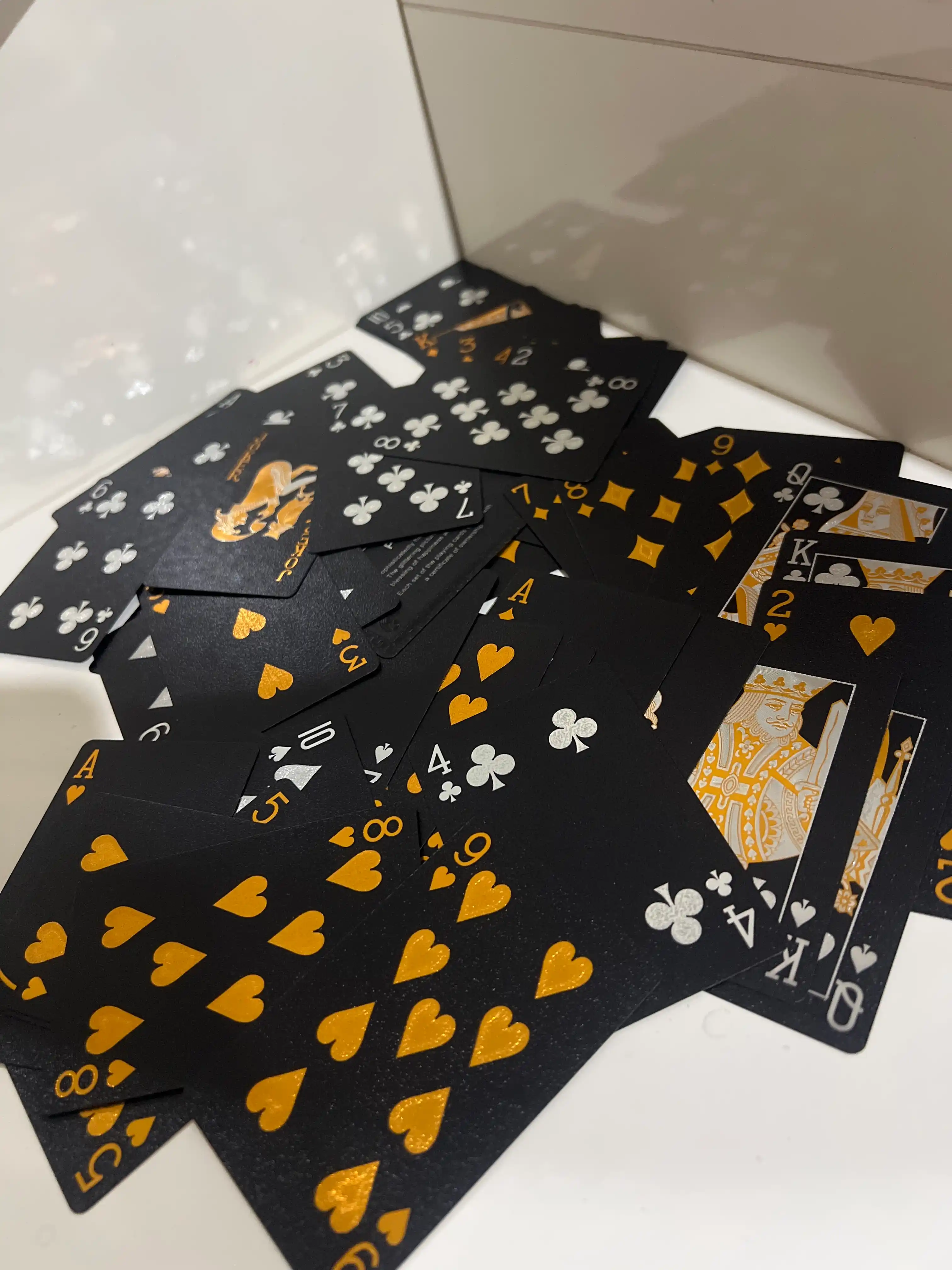 Ko'p rangli kartalar, poker, fokuslar, boshqa o'yinlar uchun, plastik, 1 to'plamda 54 dona