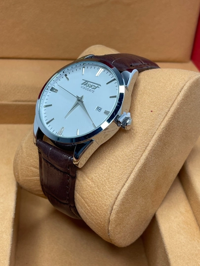 Мужские часы Tissot Classic, в подарочной упаковке — VAQTWAT-55W0077-КОРИЧН