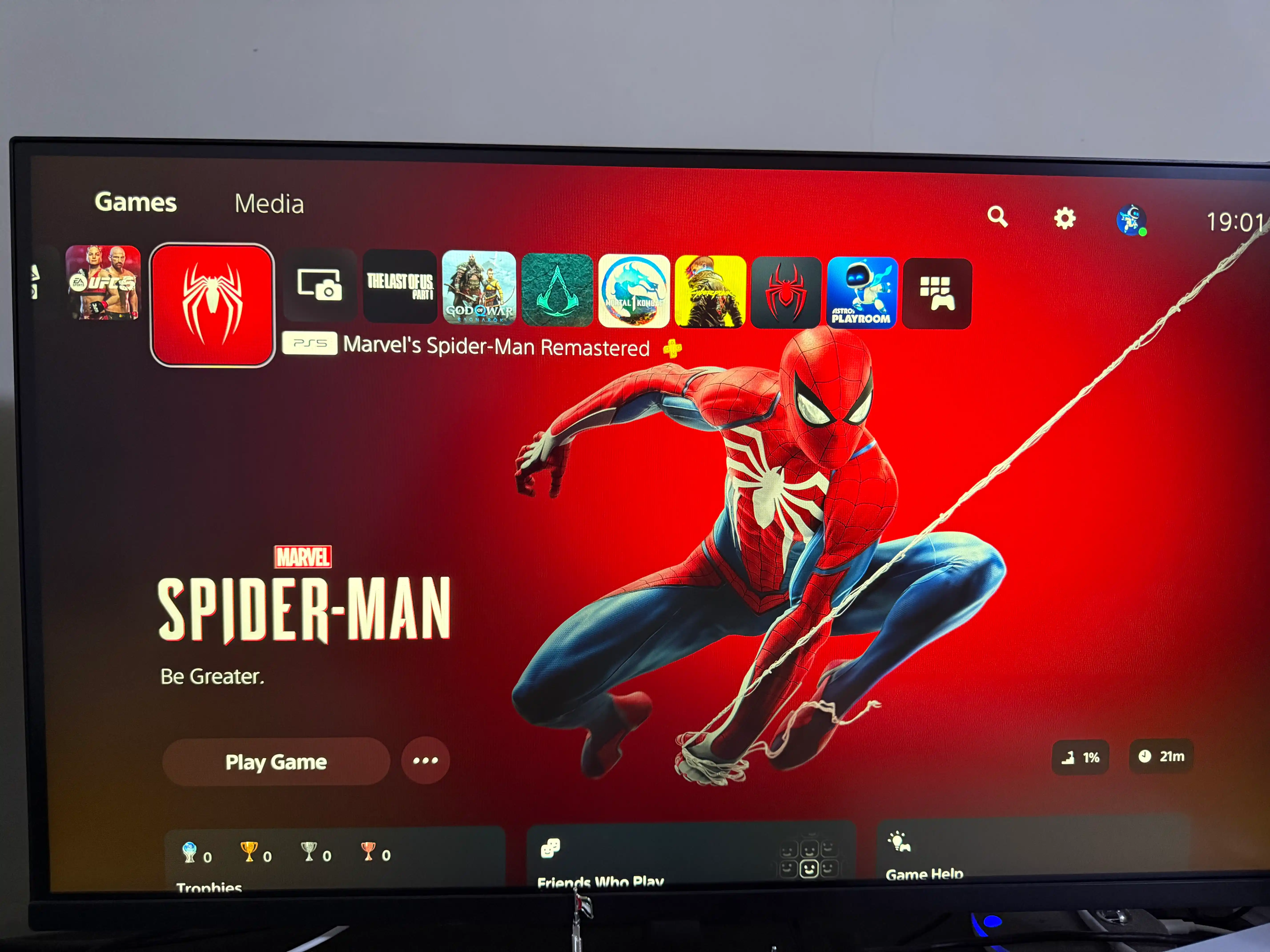 Подписка Playstation Plus Deluxe, 12 месяцев