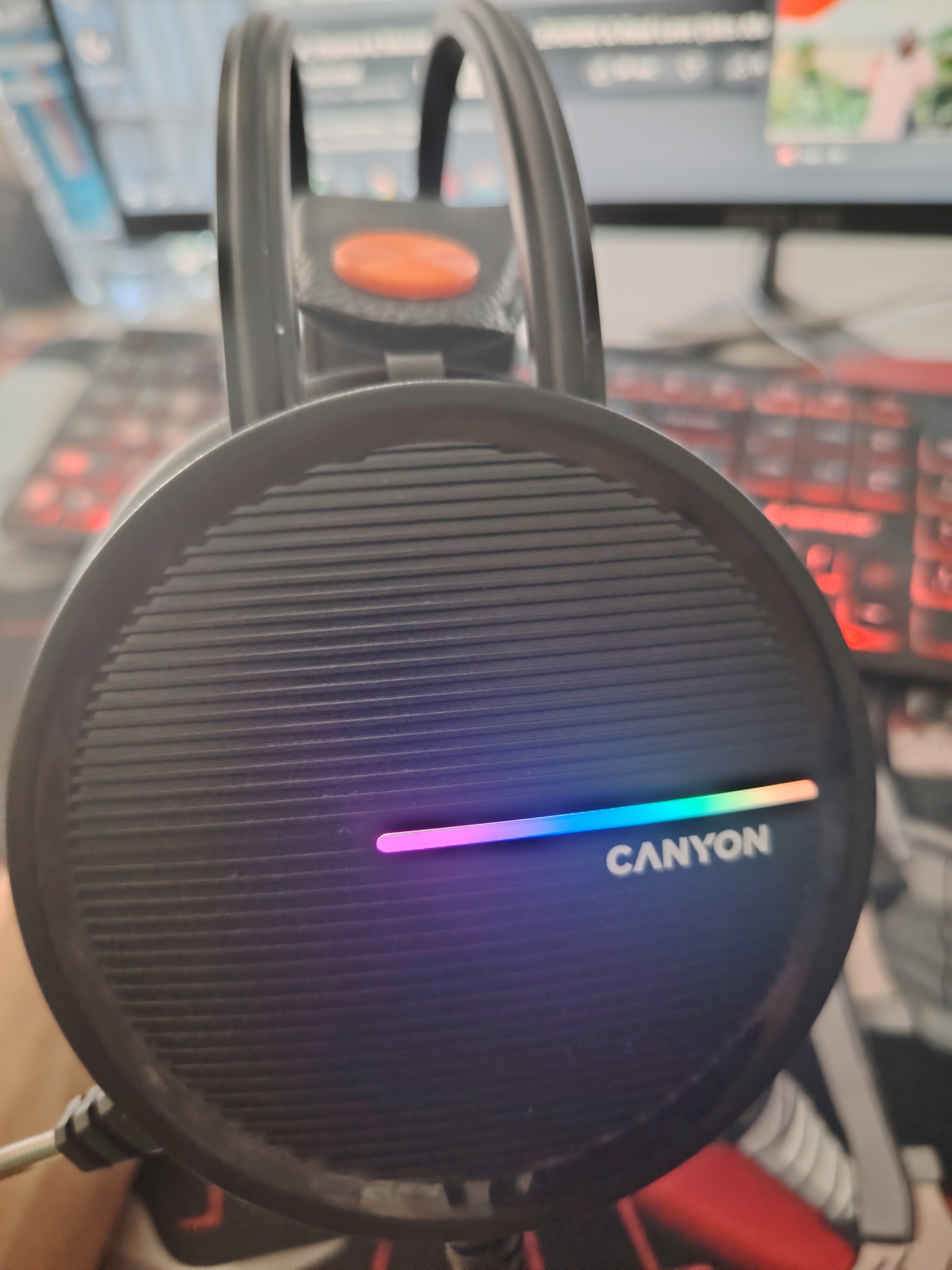 O'yin simli quloqchinlar CANYON Interceptor GH-8A, RGB yoritgich bilan