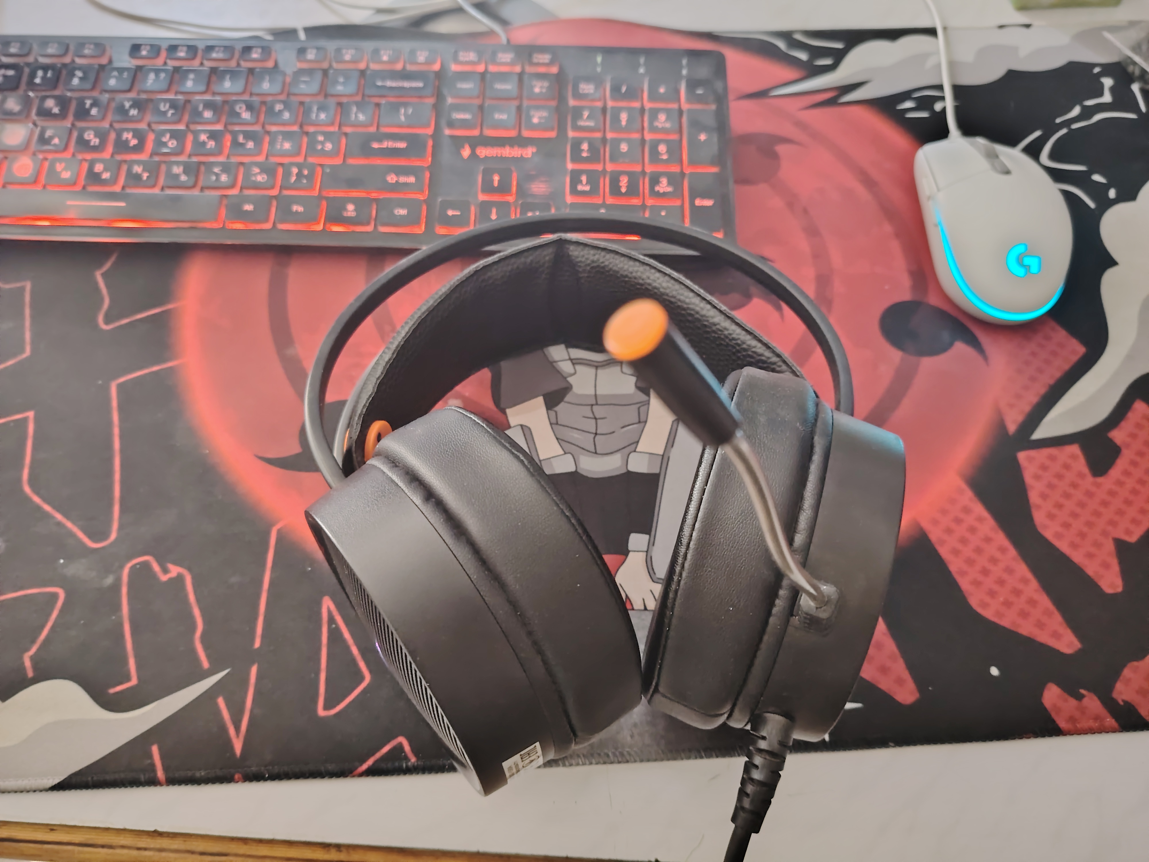 O'yin simli quloqchinlar CANYON Interceptor GH-8A, RGB yoritgich bilan