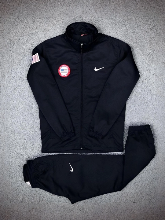 Erkaklar sport kostyumi - 
