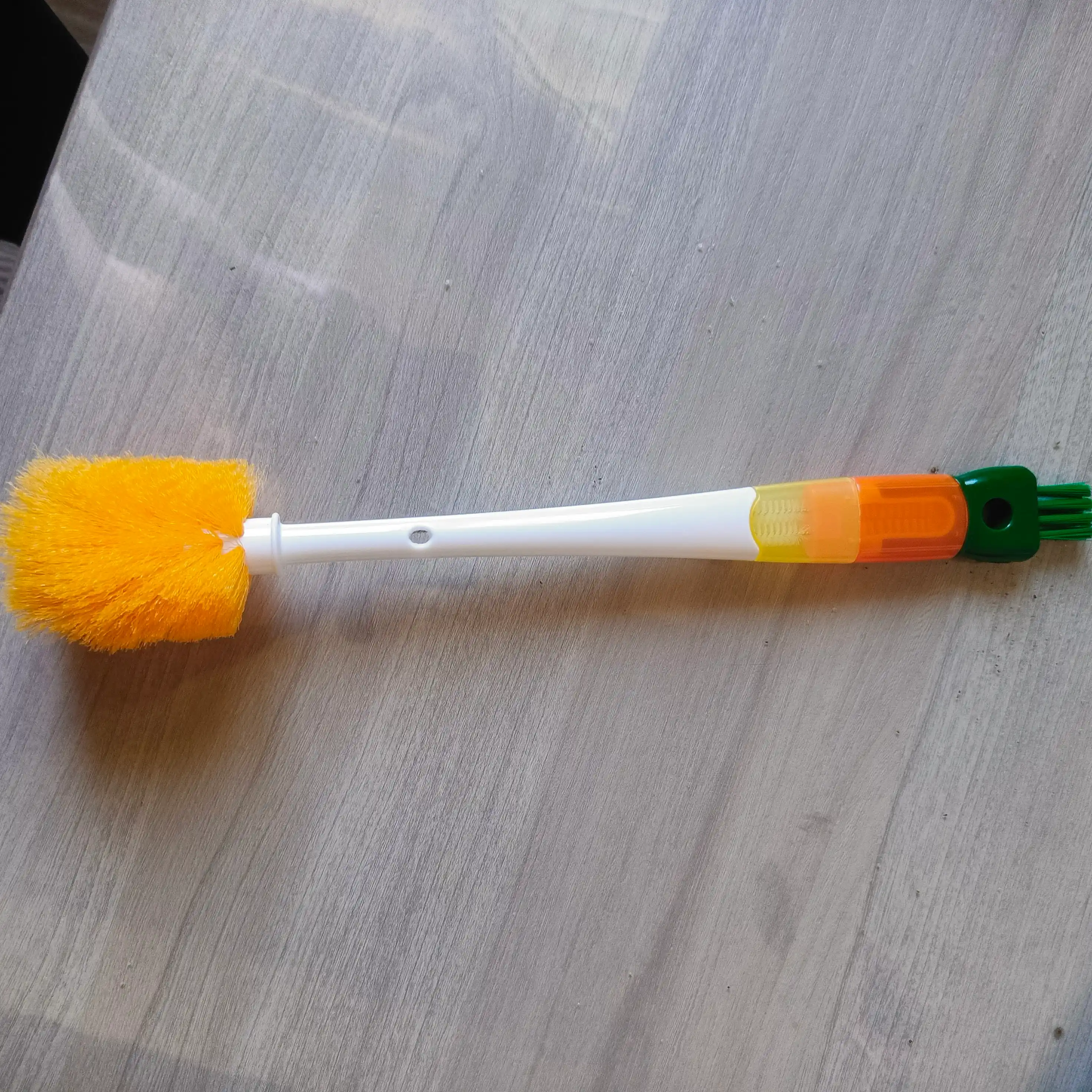 Shisha va choynaklarni yuvish uchun oshxona cho'tkasi 