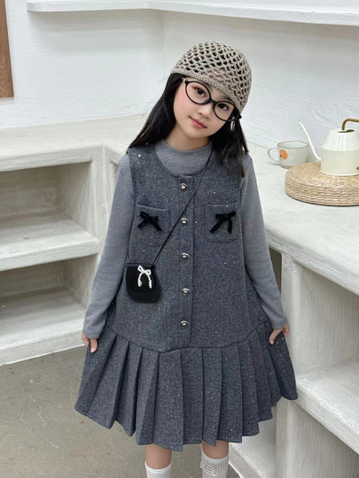 Bolalar uchun toqilgan sarafan Bolalar uchun toqilgan sarafan