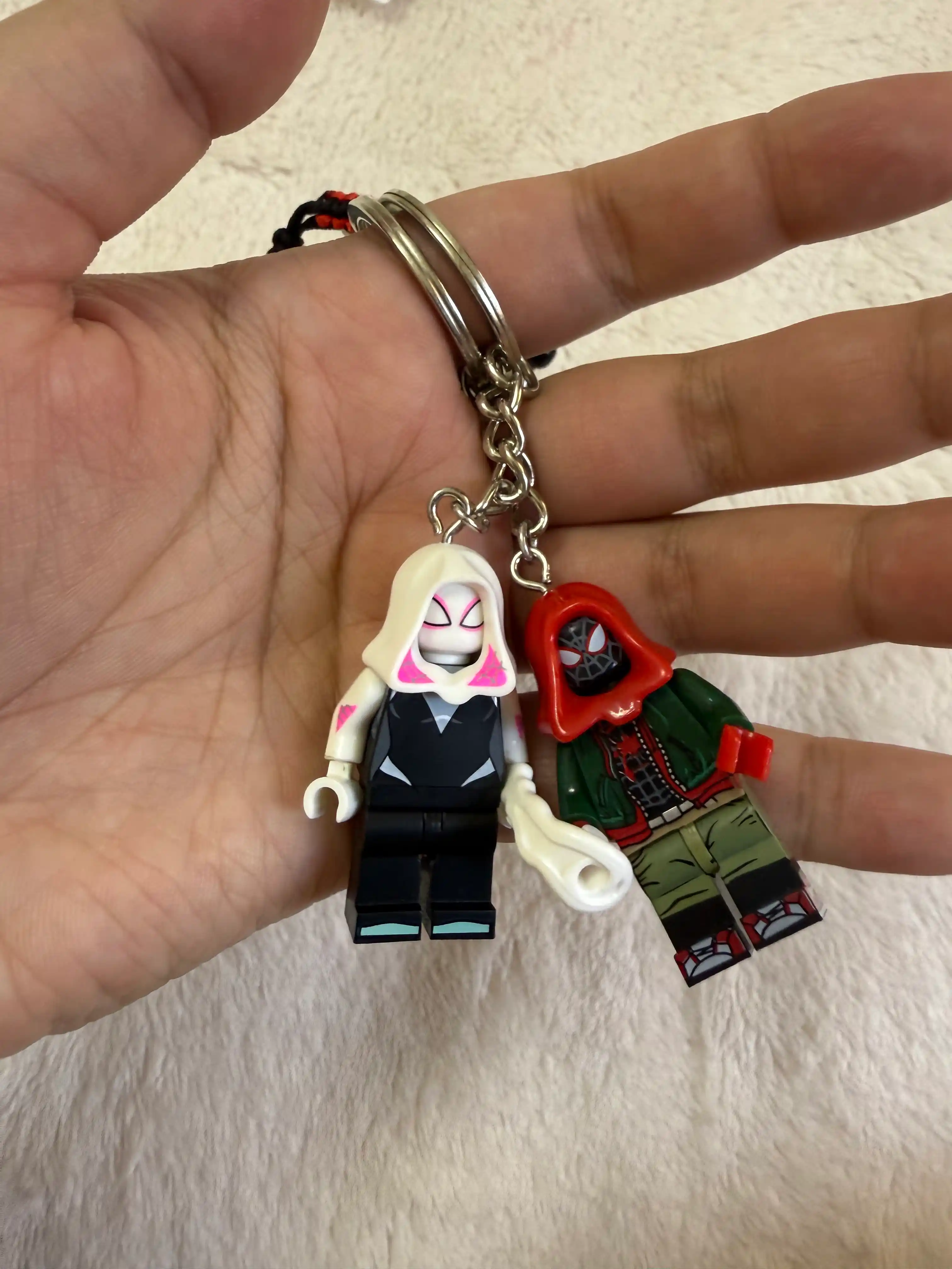 Парные брелоки в стиле Lego "Человек-Паук и Гвен Стейси"