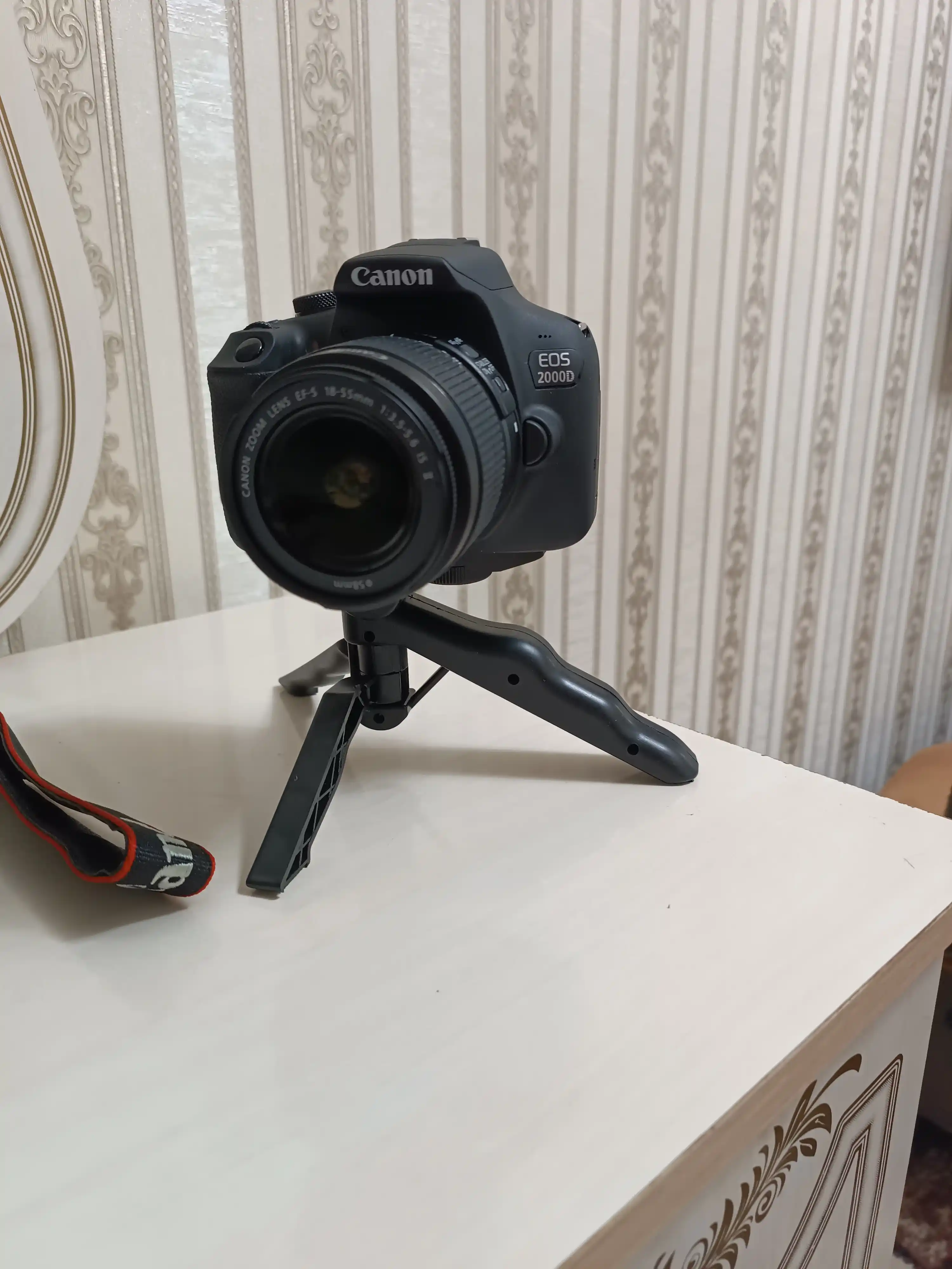 Фотоаппарат Canon EOS 2000D kit 18-55 IS Wifi II