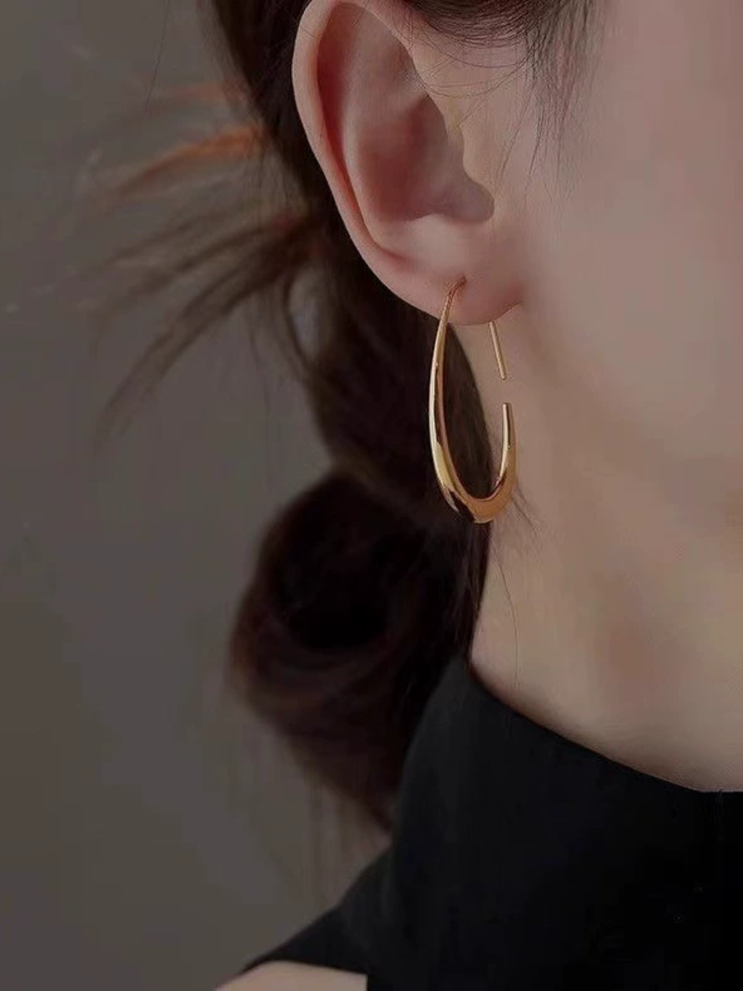 Eshakdagi katta dildoning fotosurati