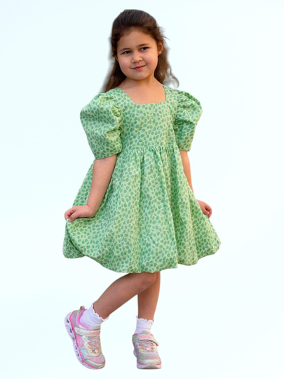 Busty ayollar yalangoch jang qilishadi