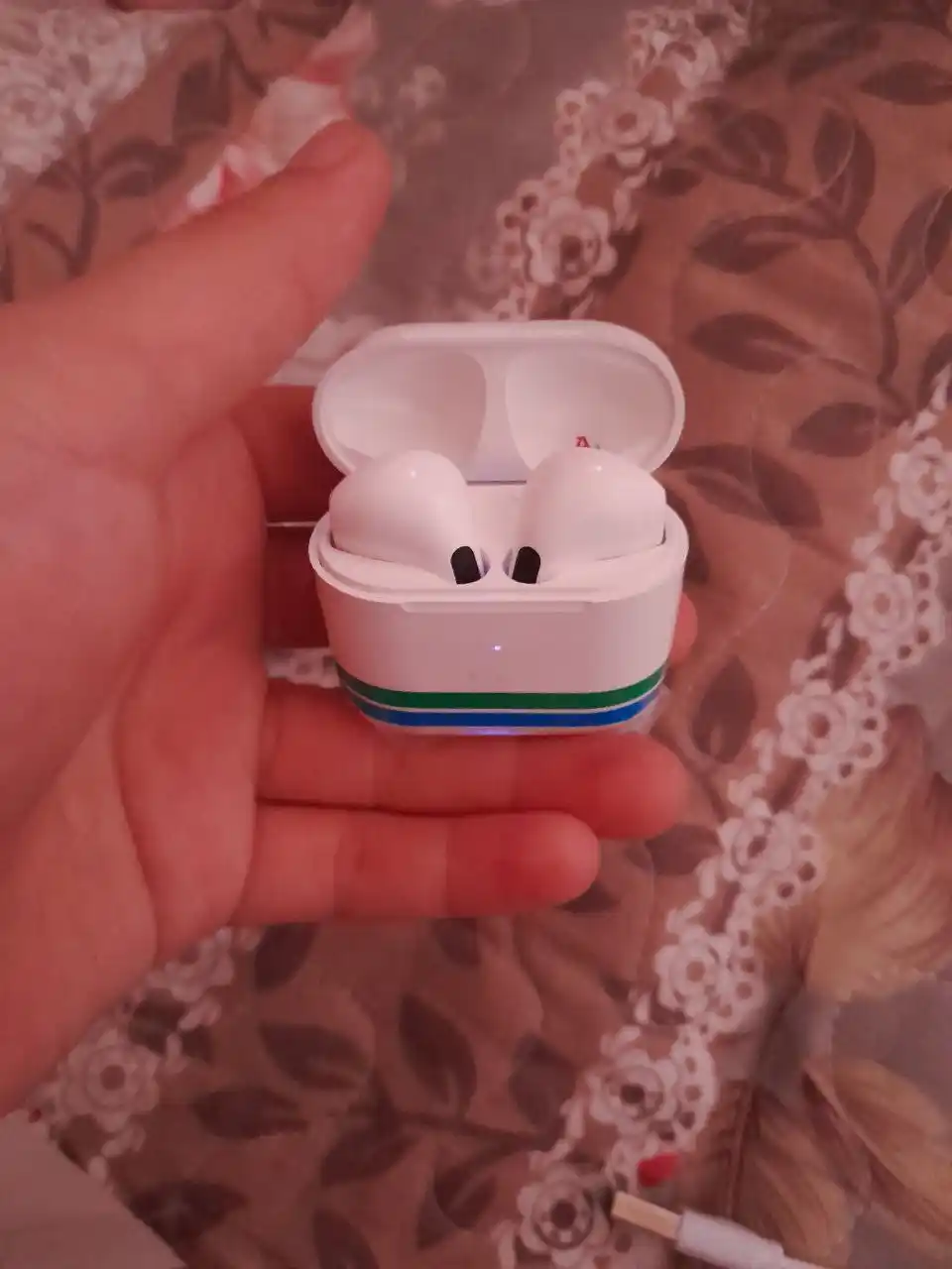 Simsiz quloqchinlar Pods Pro 4, sensorli