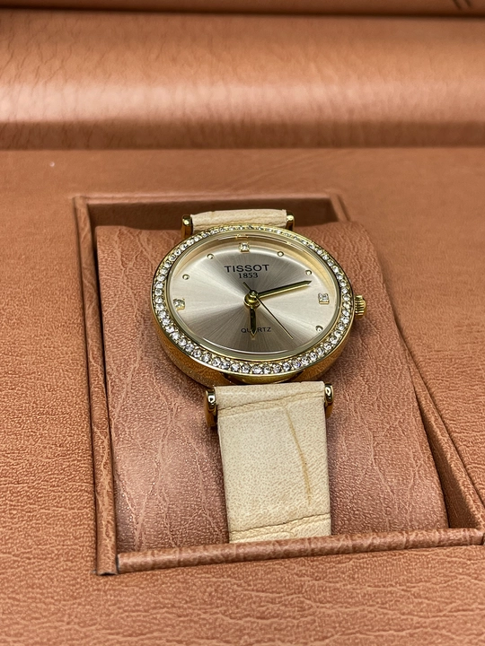 Стильные наручные часы Tissot для женщин и девушек 