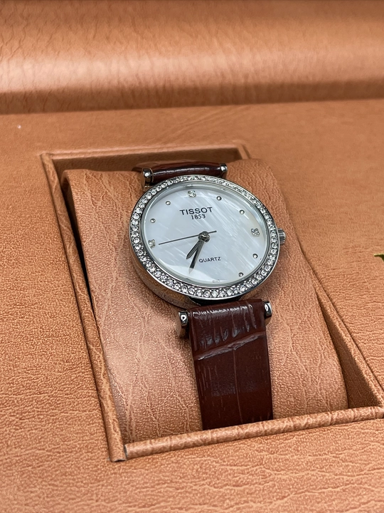 Стильные наручные часы Tissot для женщин и девушек 