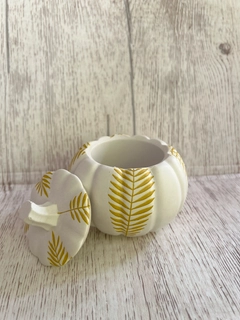 Кремовый
