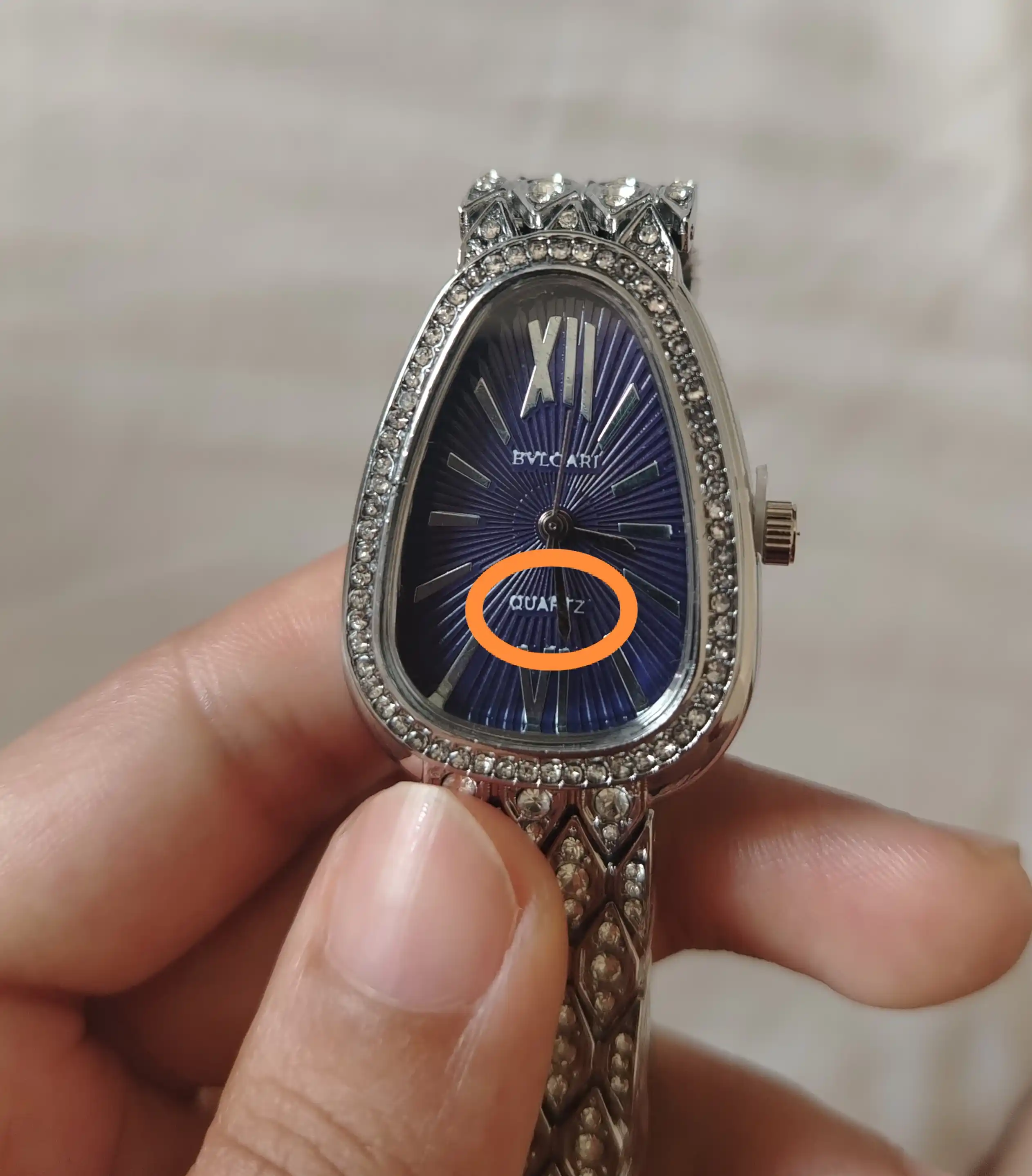 Женские наручные часы BVLGARI на любой стиль, в подарочной упаковке