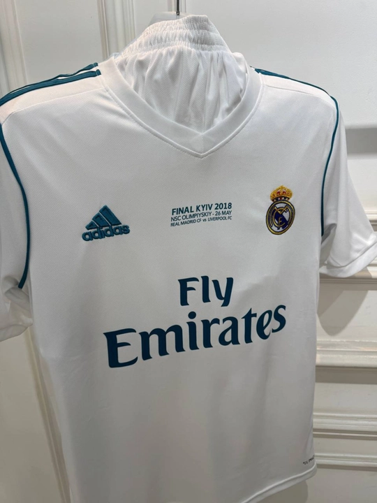 Retro futbol formasi