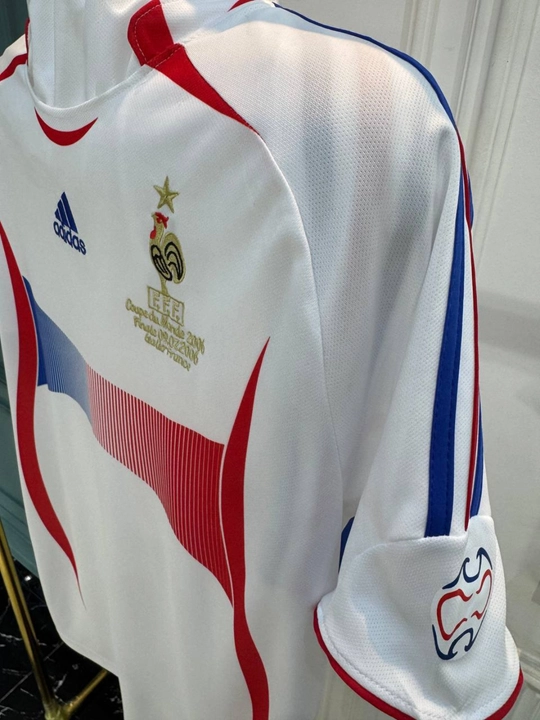 Retro futbol formasi