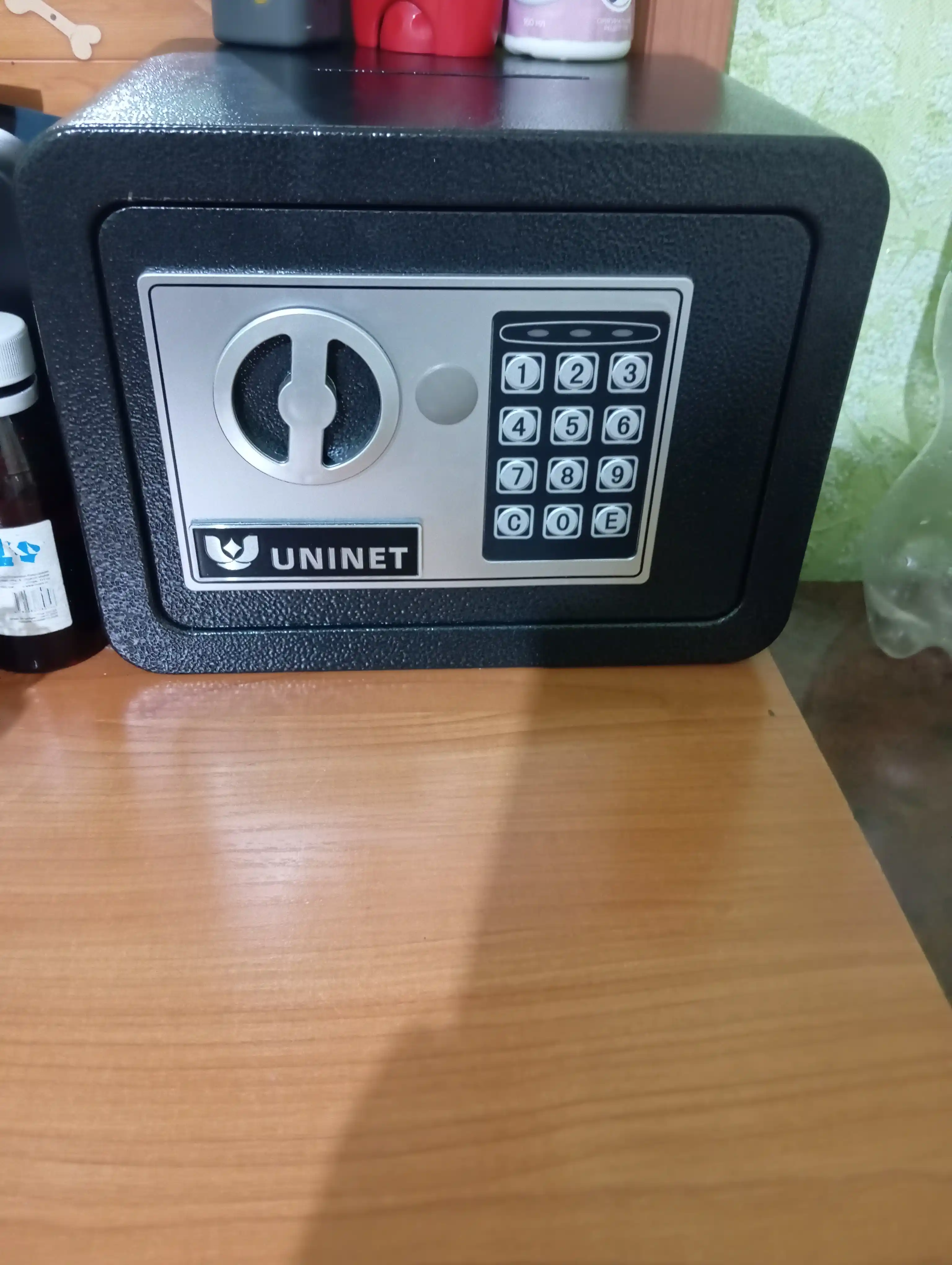 Uy va ofis uchun elektron mini seyf, ochish uchun kalit va parol, olcham: 17 * 23 * 17