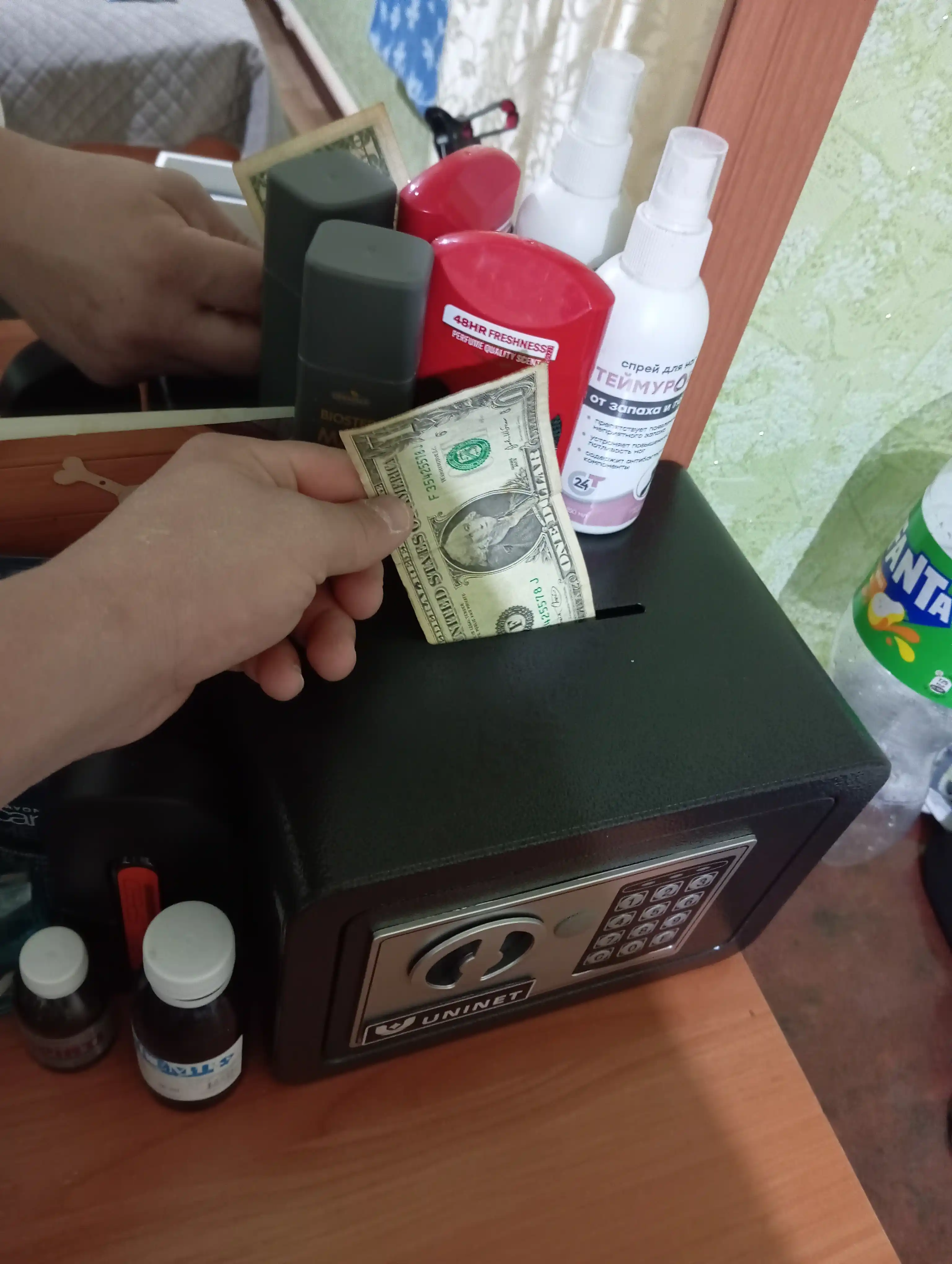 Uy va ofis uchun elektron mini seyf, ochish uchun kalit va parol, olcham: 17 * 23 * 17