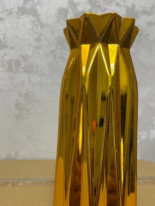 Gullar uchun guldon, plastik