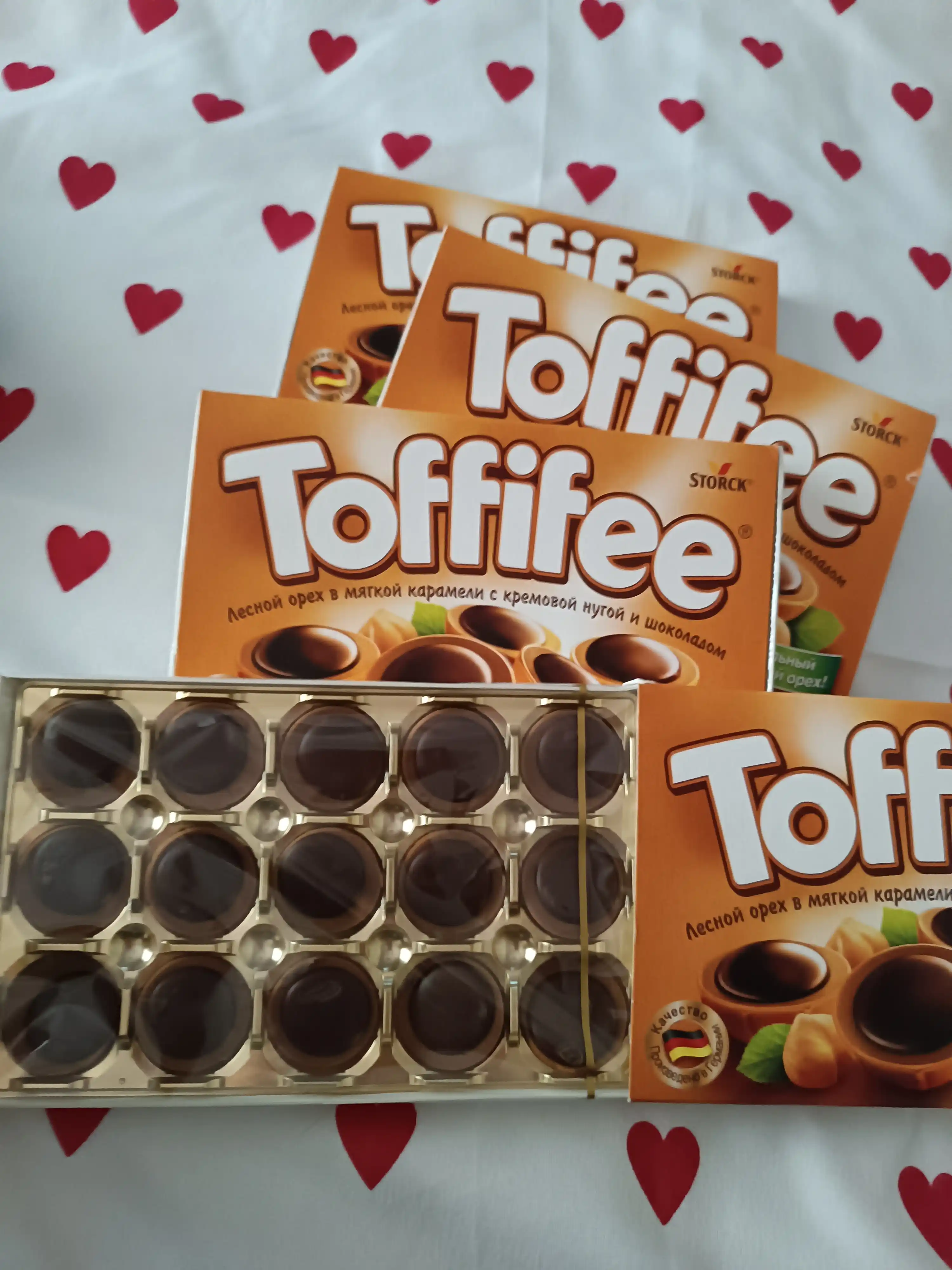 Шоколад с орехом "Toffife", 125 гр
