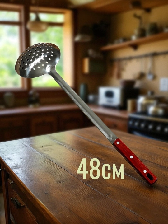 Teshikli metall cho‘mich, uzun tutqich 48/64 sm, mustahkam, o‘yma bezakli