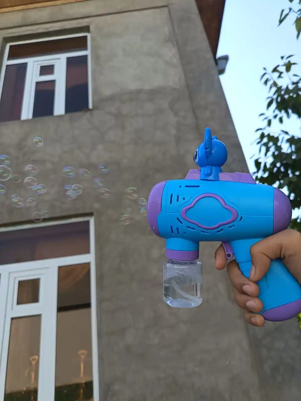 Пистолет для мыльных пузырей BUBBLE GUN — генератор пузырьков с пеной