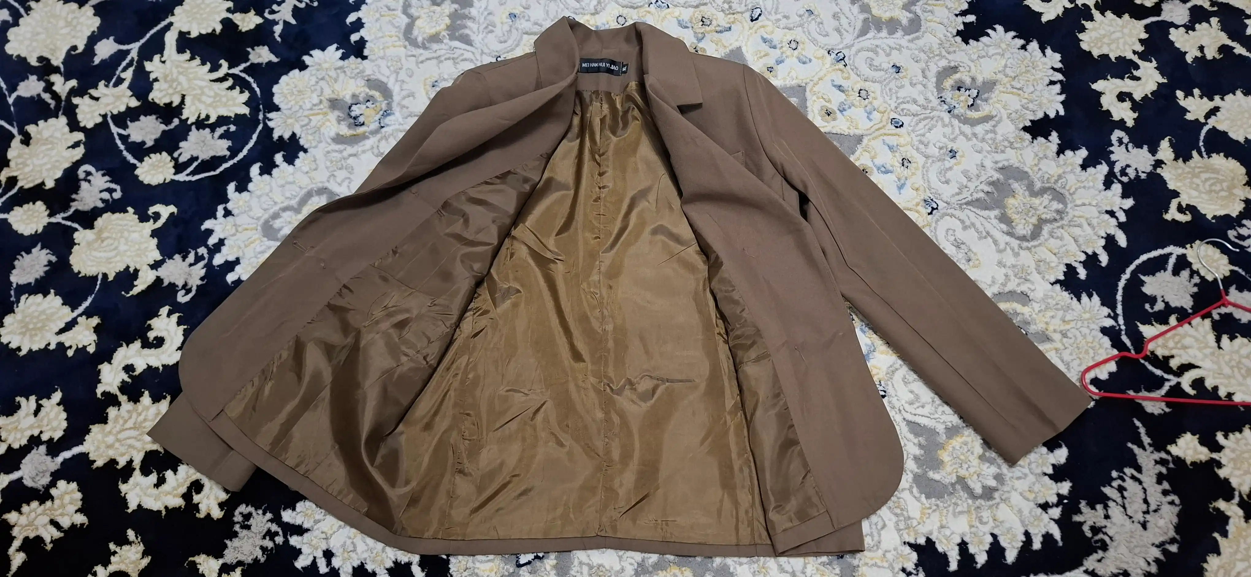 Ayollar pidjagi, katta o'lchamli, cho'zilgan, tekis, klassik