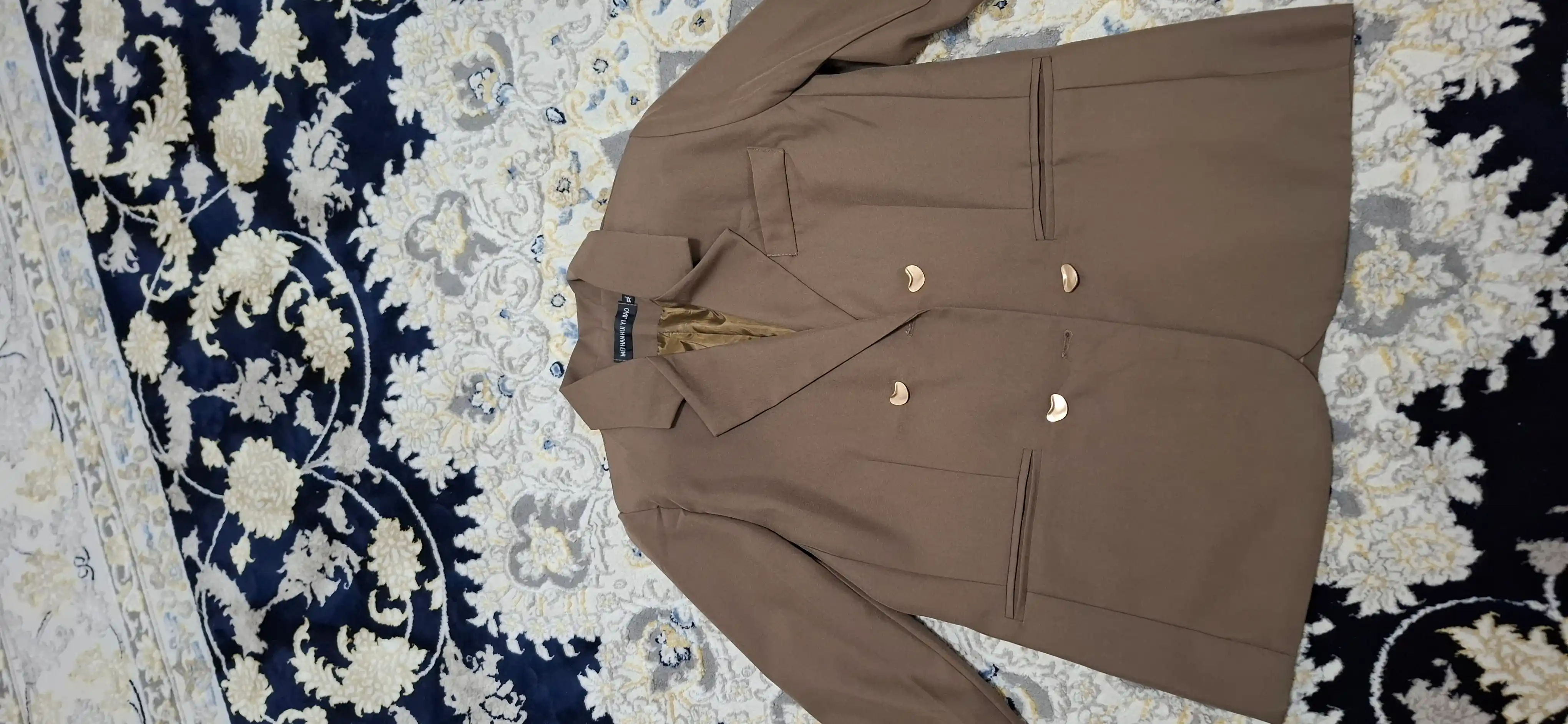 Ayollar pidjagi, katta o'lchamli, cho'zilgan, tekis, klassik