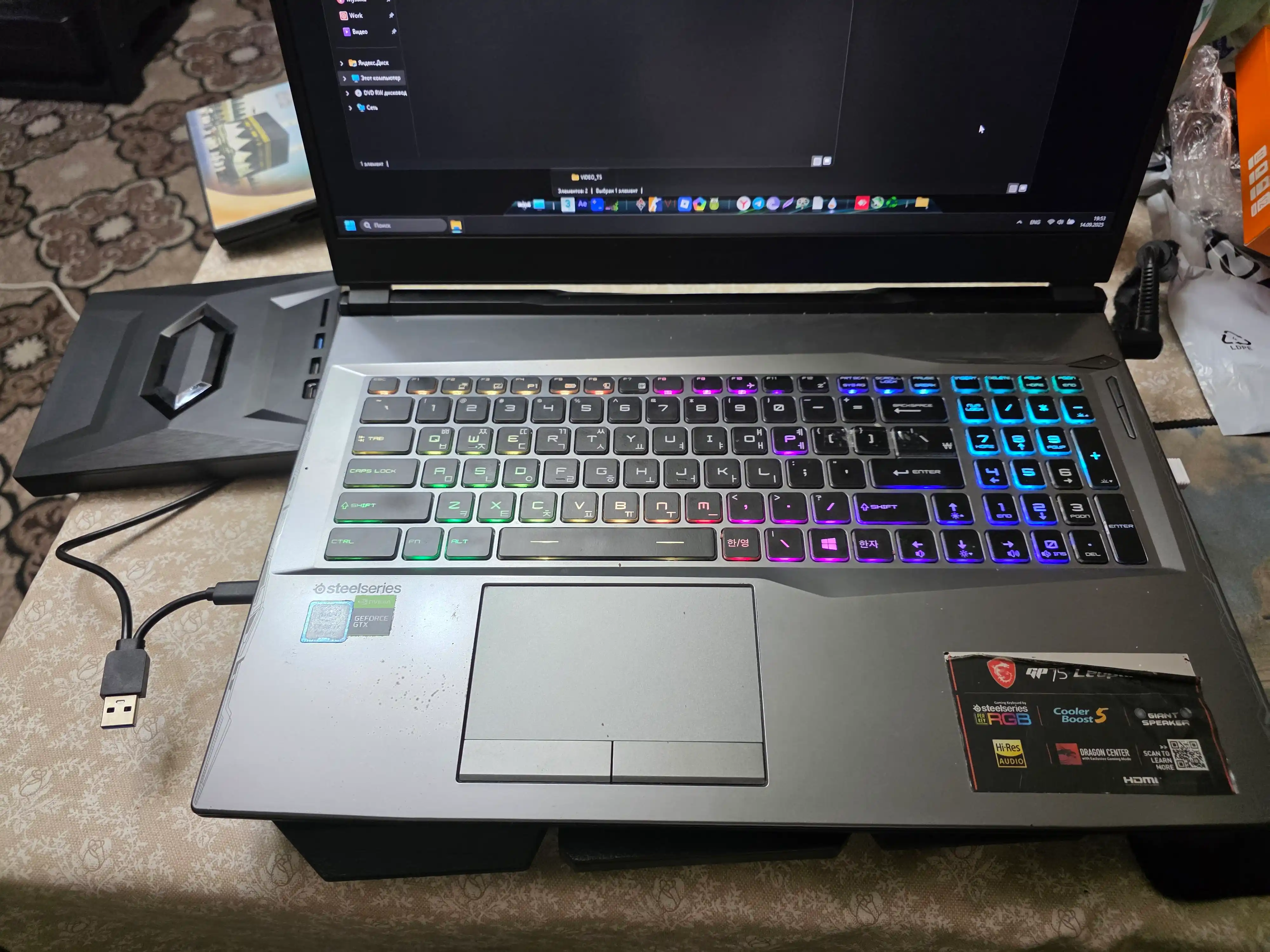 Tashqi optik DVD ROM qurilma, Usb va Type-C, Usb hub, Micro SD va SD card reader