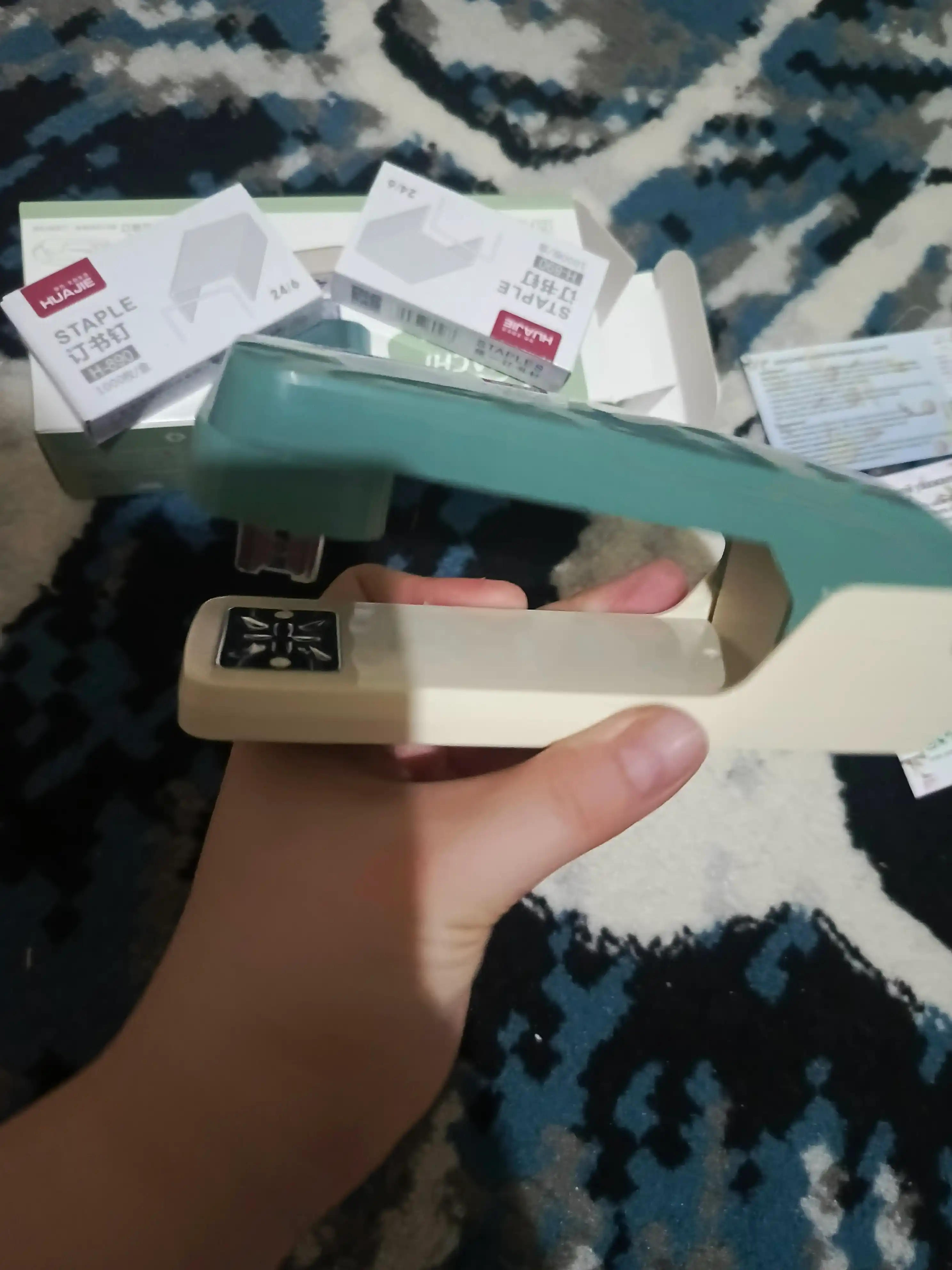 360° buriluvchi metall stepler – standart qog‘ozlar uchun qulay, mustahkam va ishonchli