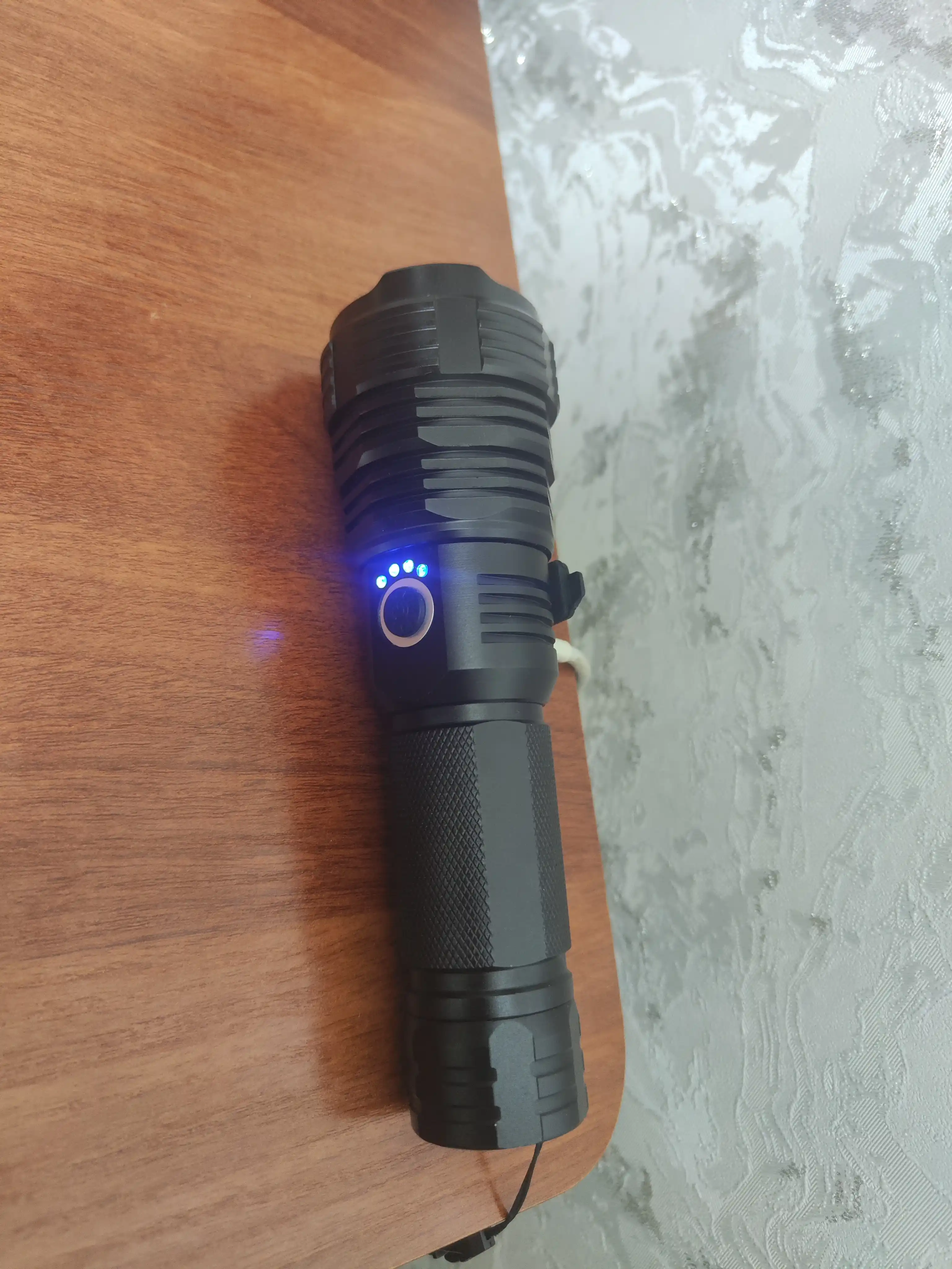 Qo'l chirog'i, LED, qayta zaryadlanuvchi, Zoom effekti bilan