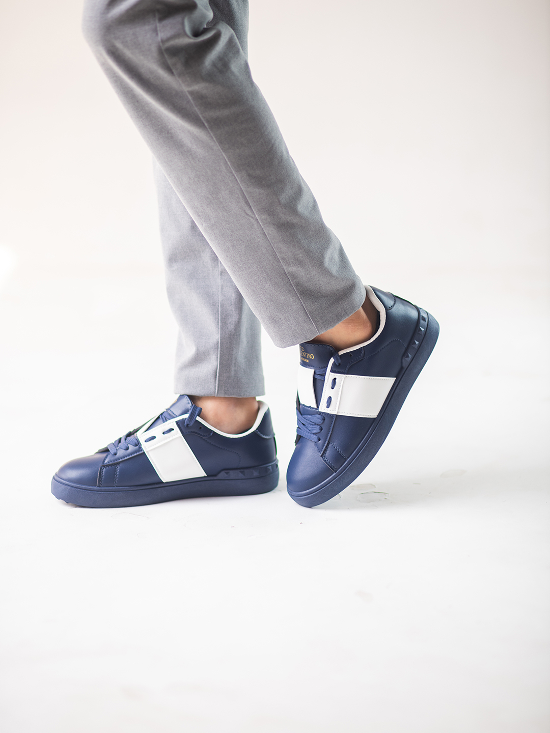 U pul uchun uni yalashimga ruxsat berdi.