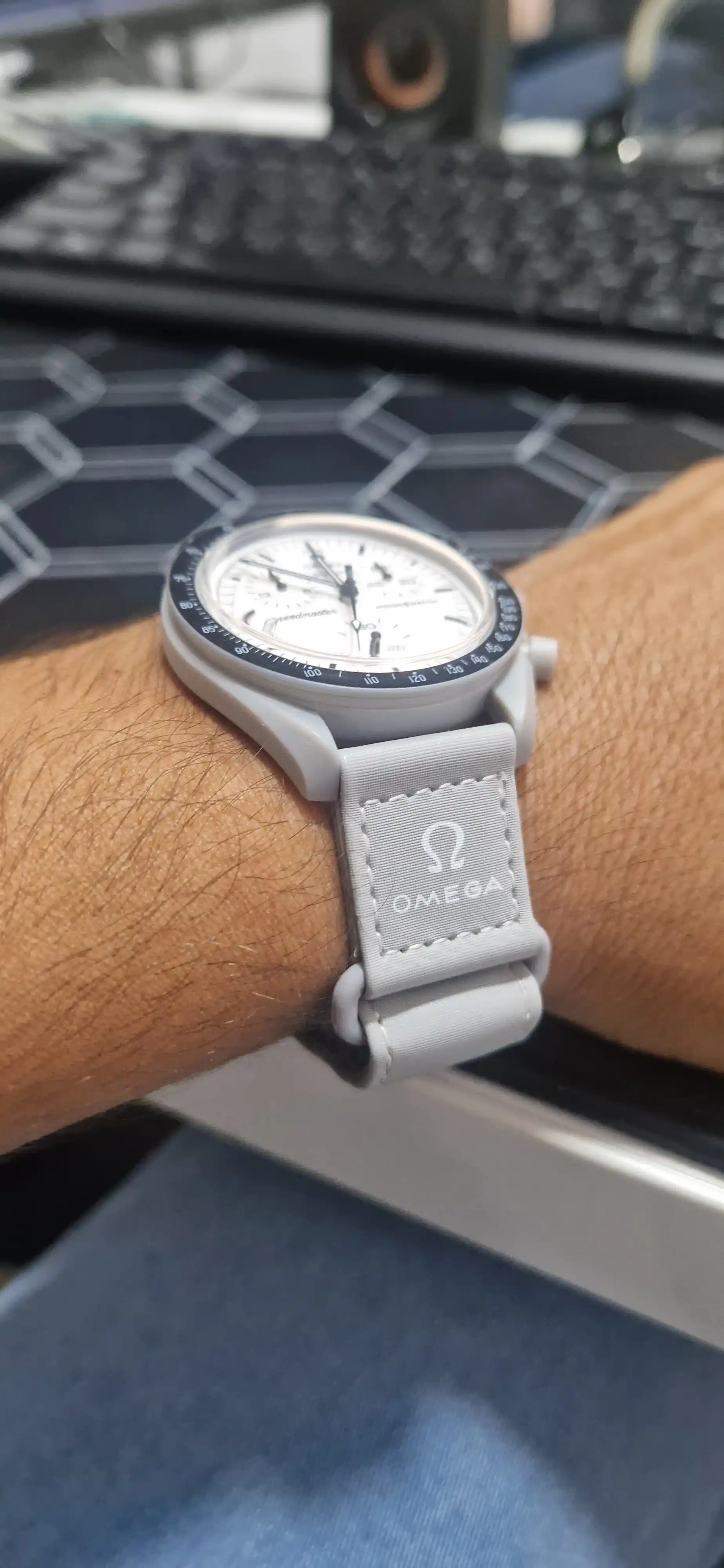 Omega x Swatch MoonSwatch erkaklar soati – sarg‘ish rang, 42 mm, dizayn