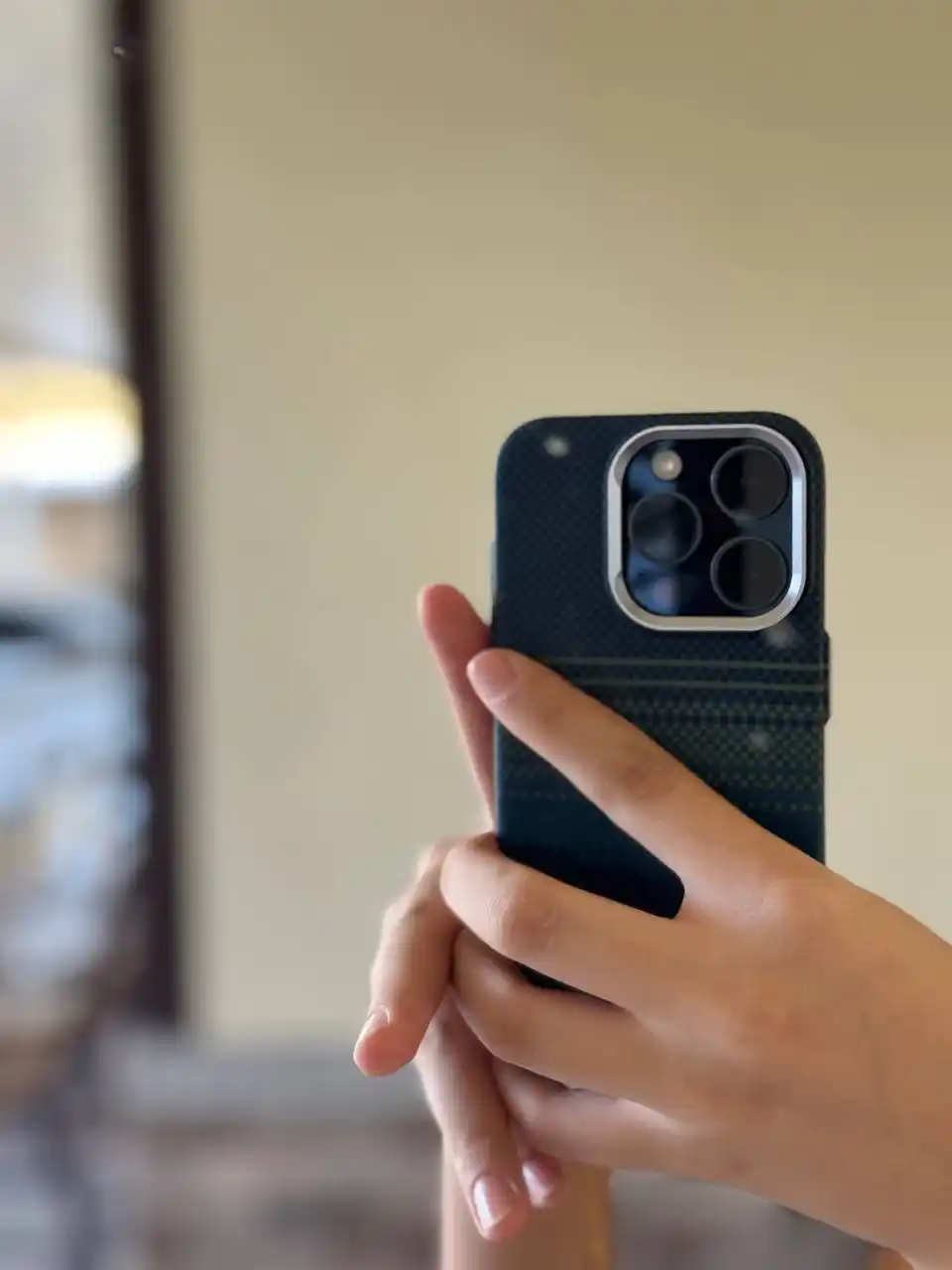Чехол для iPhone 13, 14, 15, 16, 17 Pro, Max с MagSafe имитация карбона
