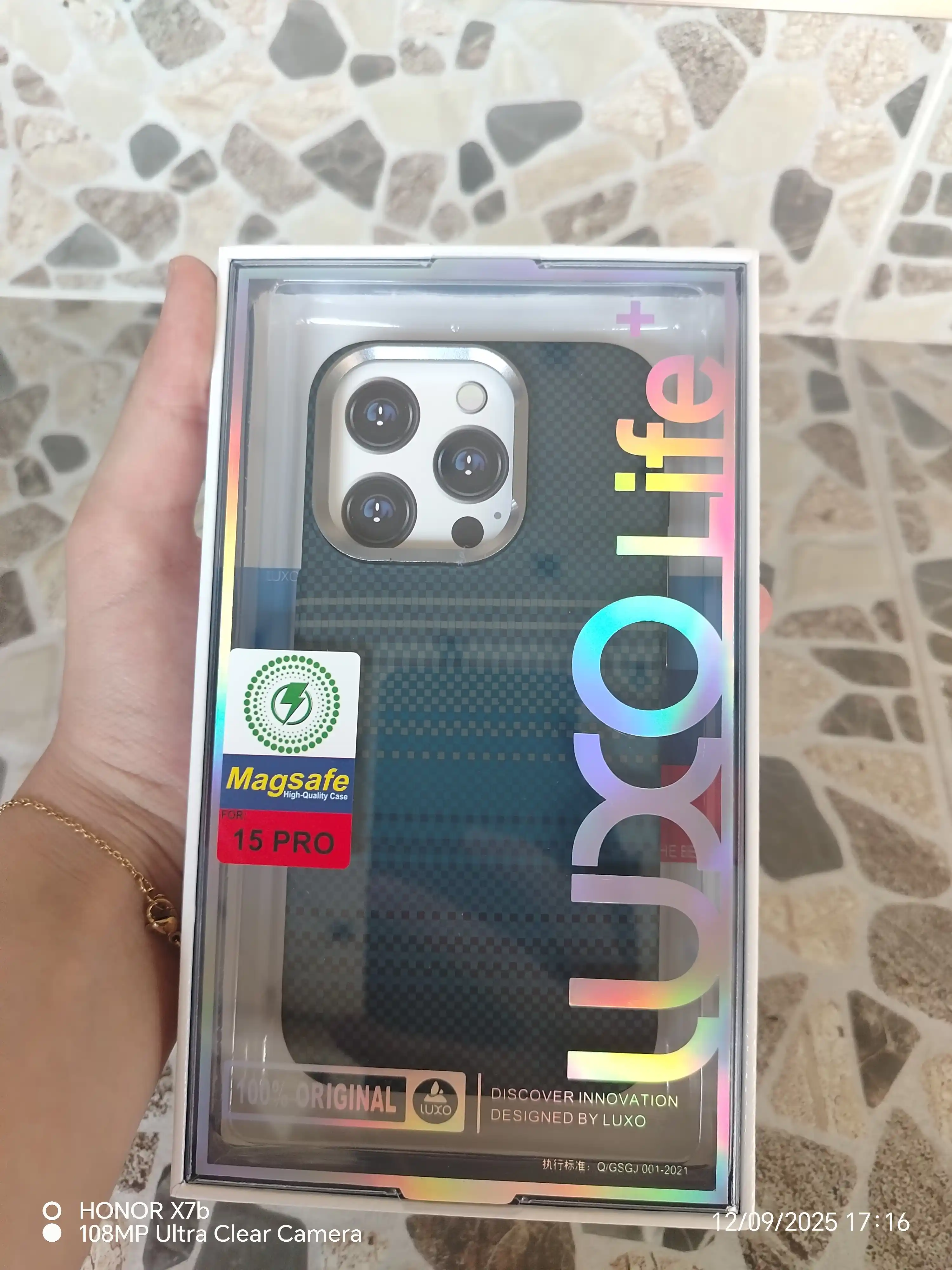 Чехол для iPhone 13, 14, 15, 16, 17 Pro, Max с MagSafe имитация карбона